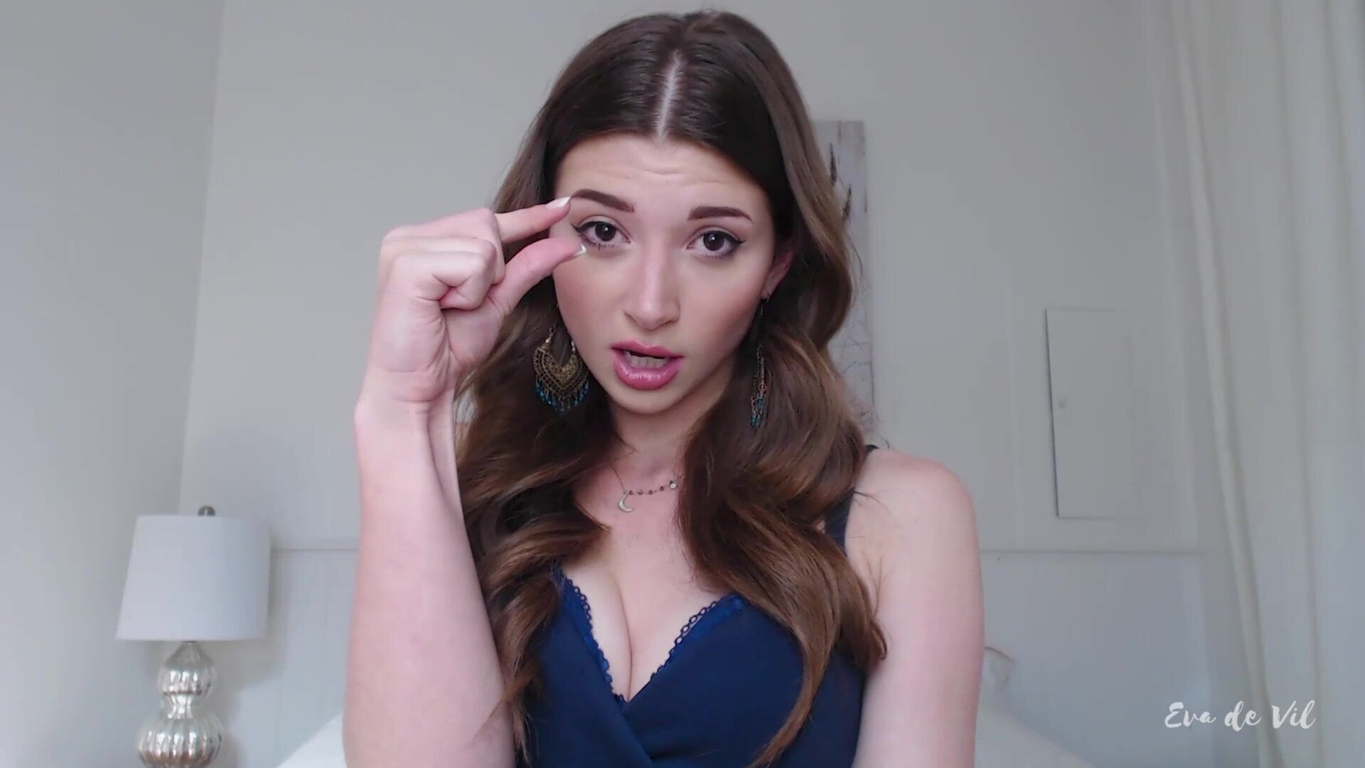 Eva De Vil Humiliationis Bliss - brunette - masturbation