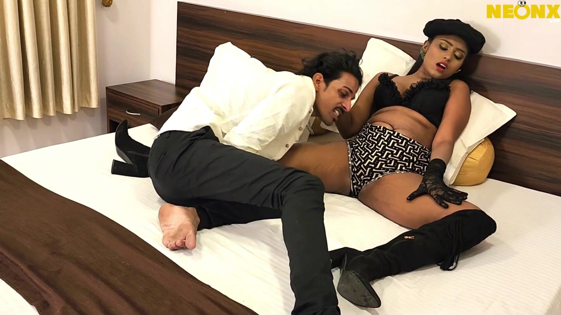 Julie – NeonX Aiza Khan, Anuj - pov - waitress