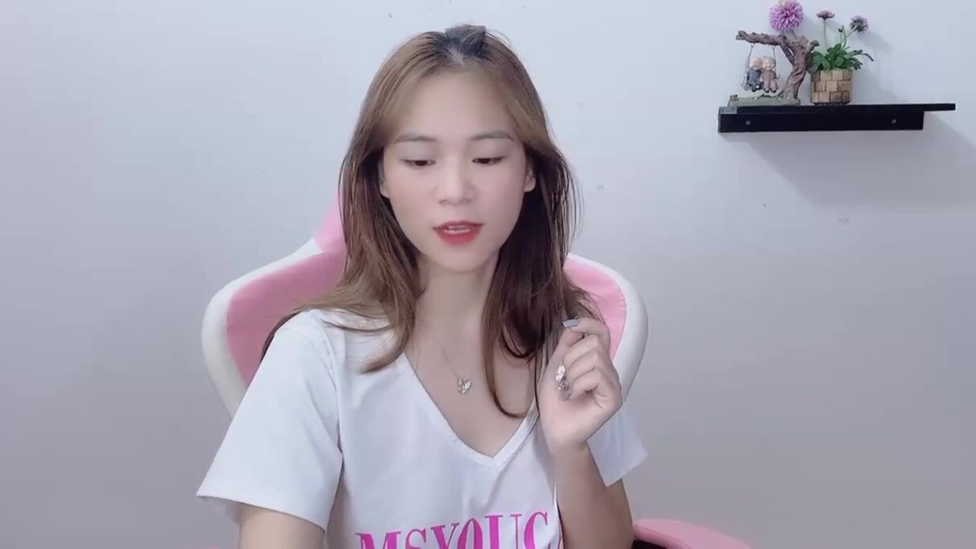 Luna 2023 07 03 - asian - webcam - luna