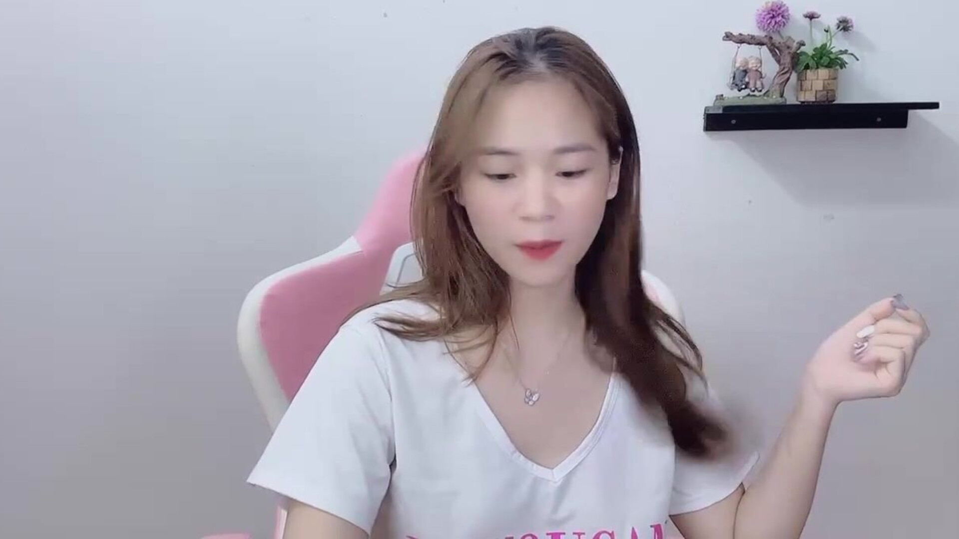 Luna 2023 07 03 - asian - webcam - luna