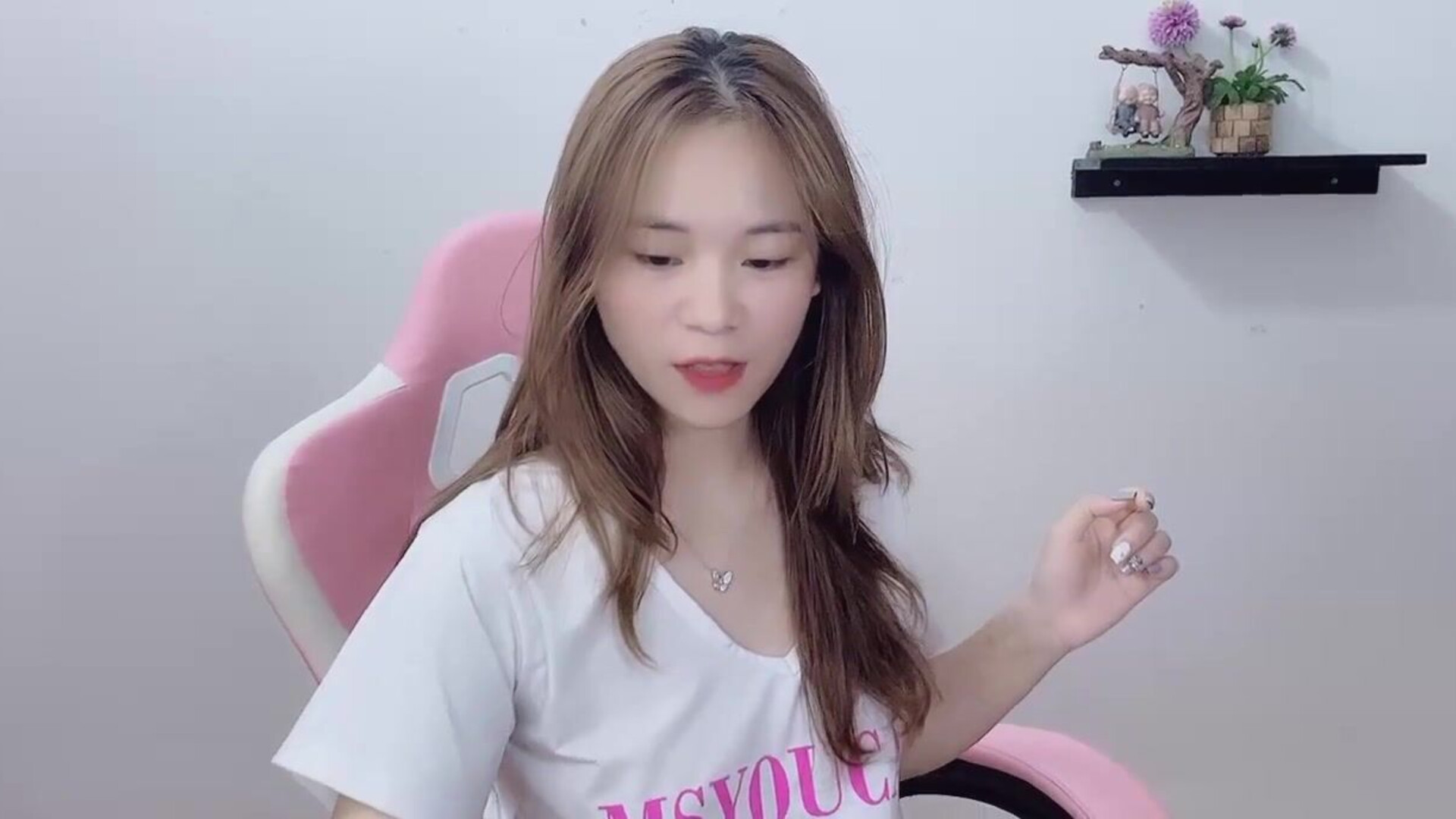 Luna 2023 07 03 - asian - webcam - luna