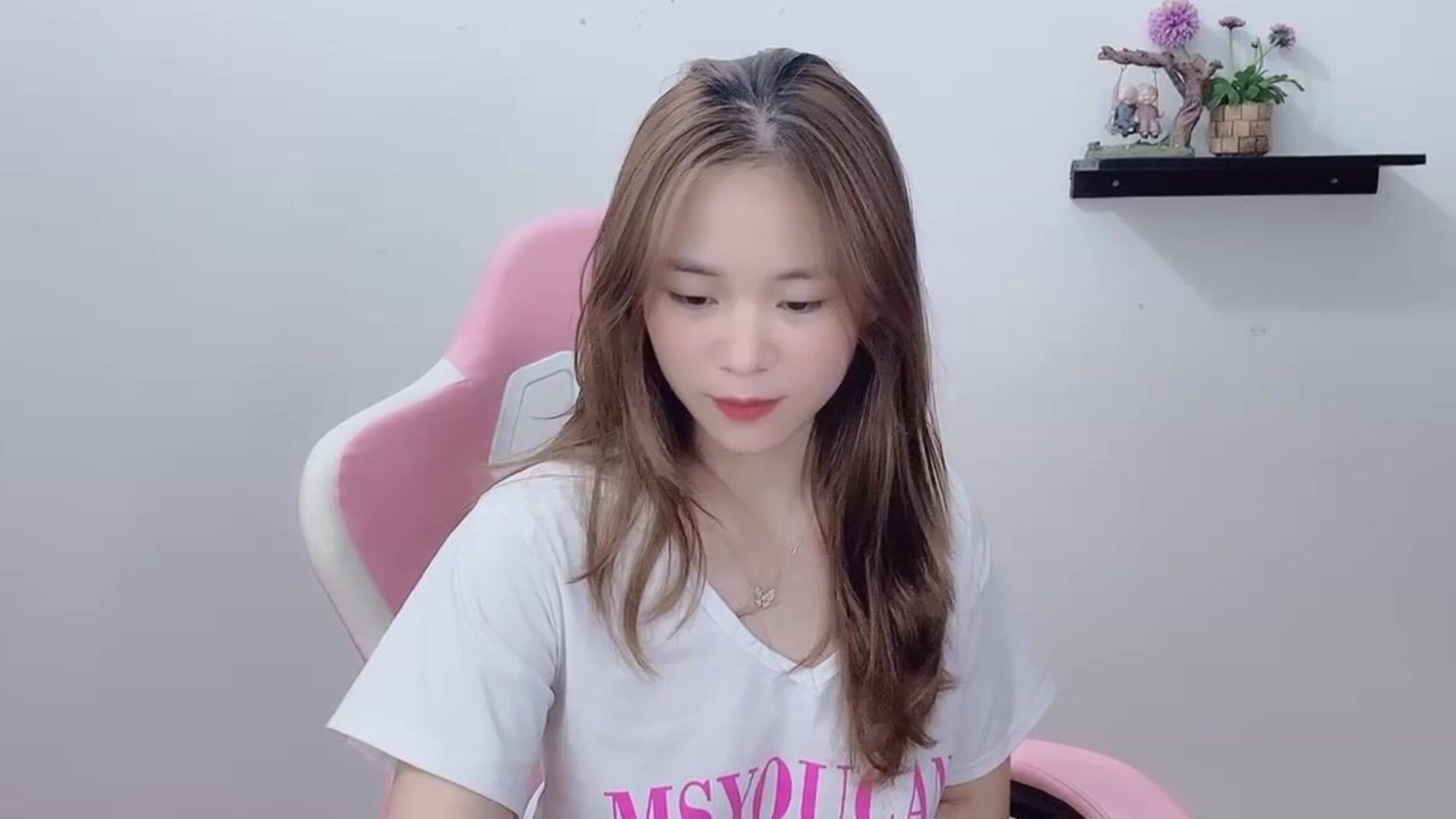 Luna 2023 07 03 - asian - webcam - luna