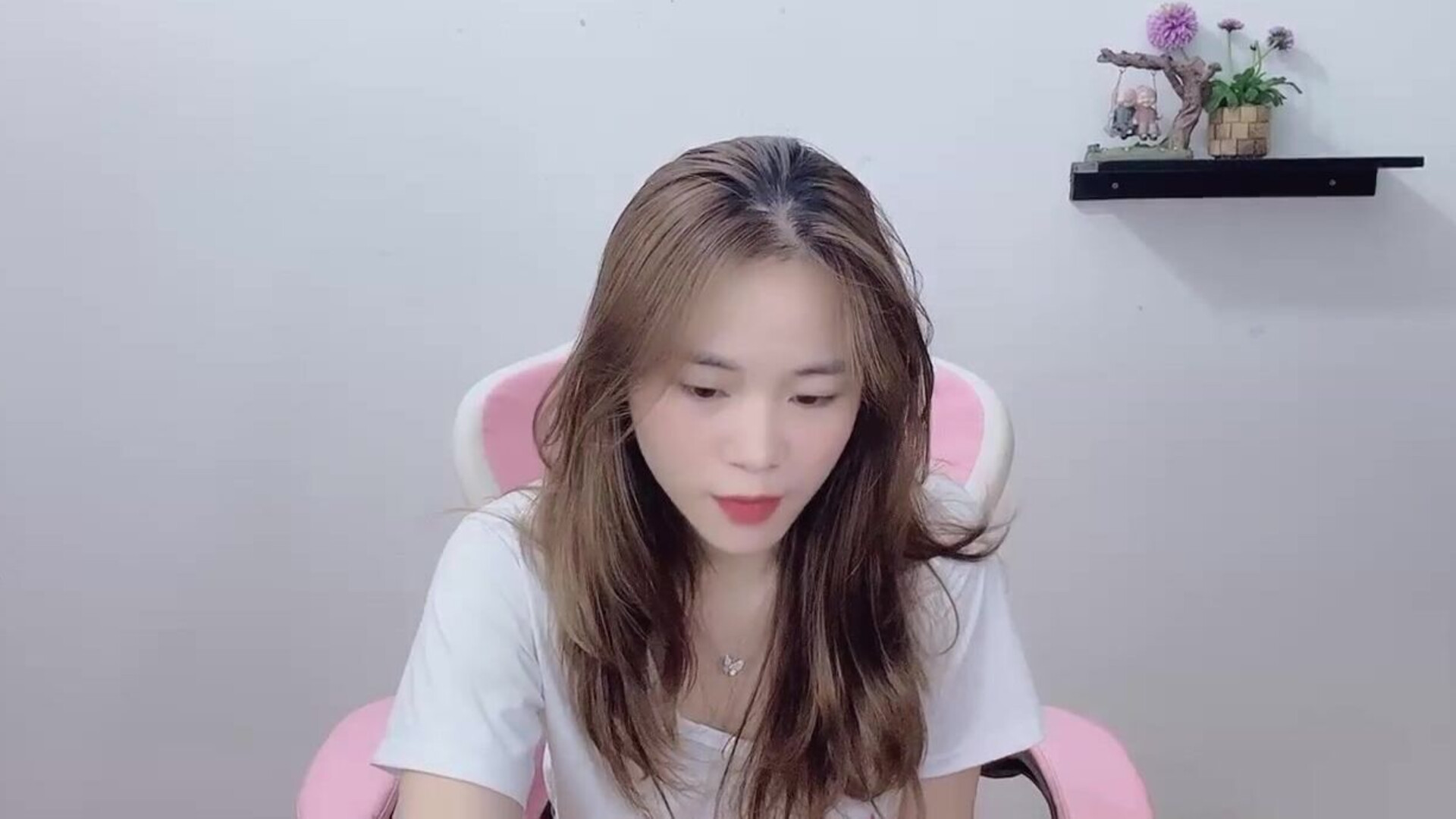 Luna 2023 07 03 - asian - webcam - luna