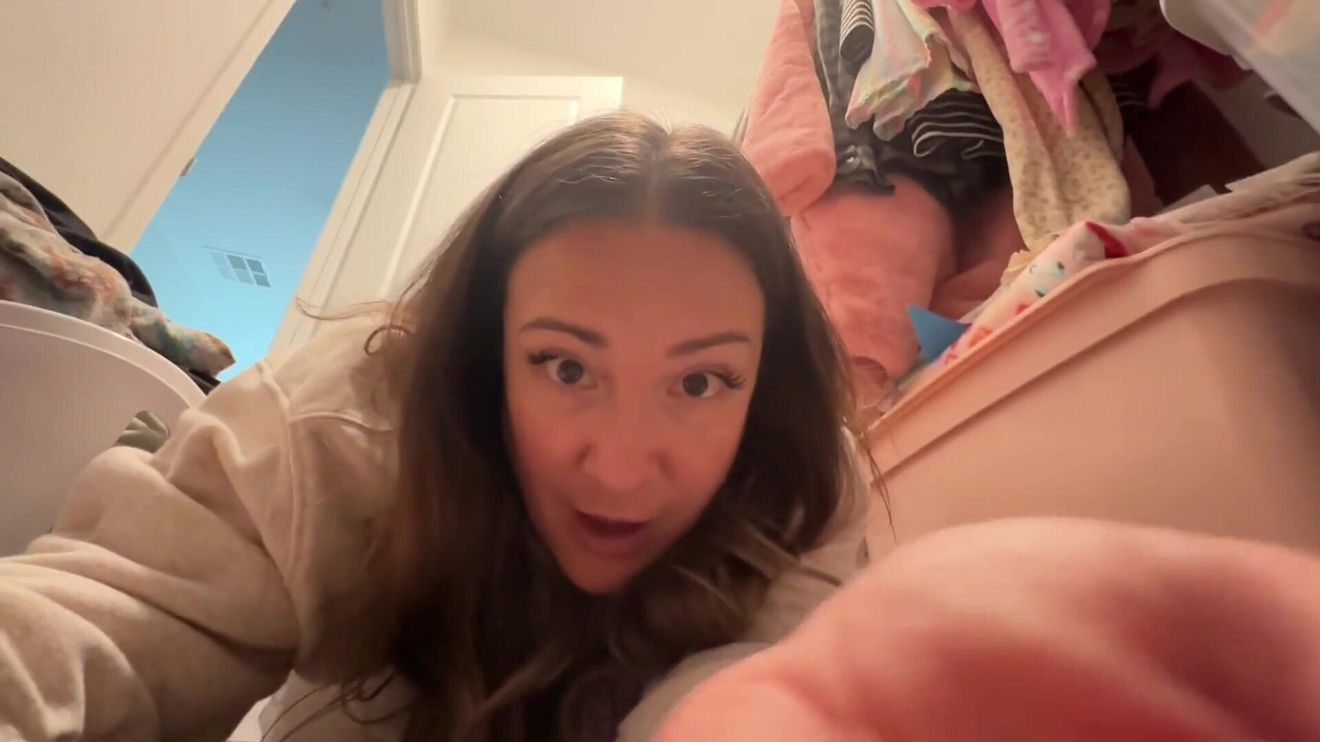 The friendly giantess - big ass - babe