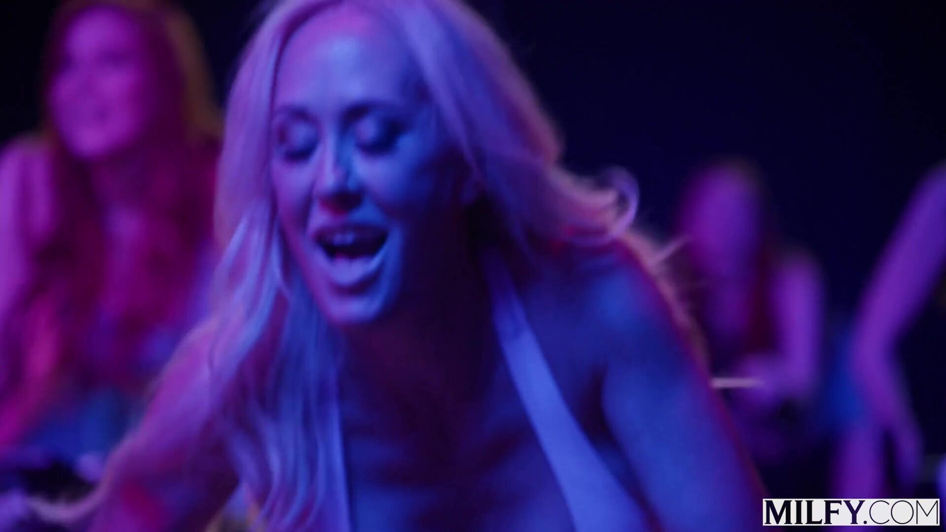 BR4ND1 L0V3 5 - babe - blonde - black