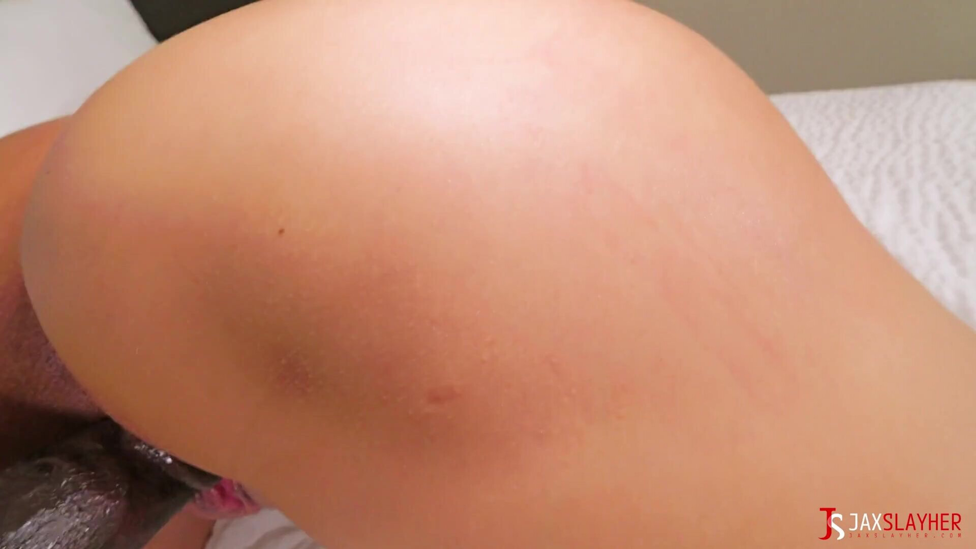 Big Butted Nurse Eats a Big BBC - latin - spanish - blowjob