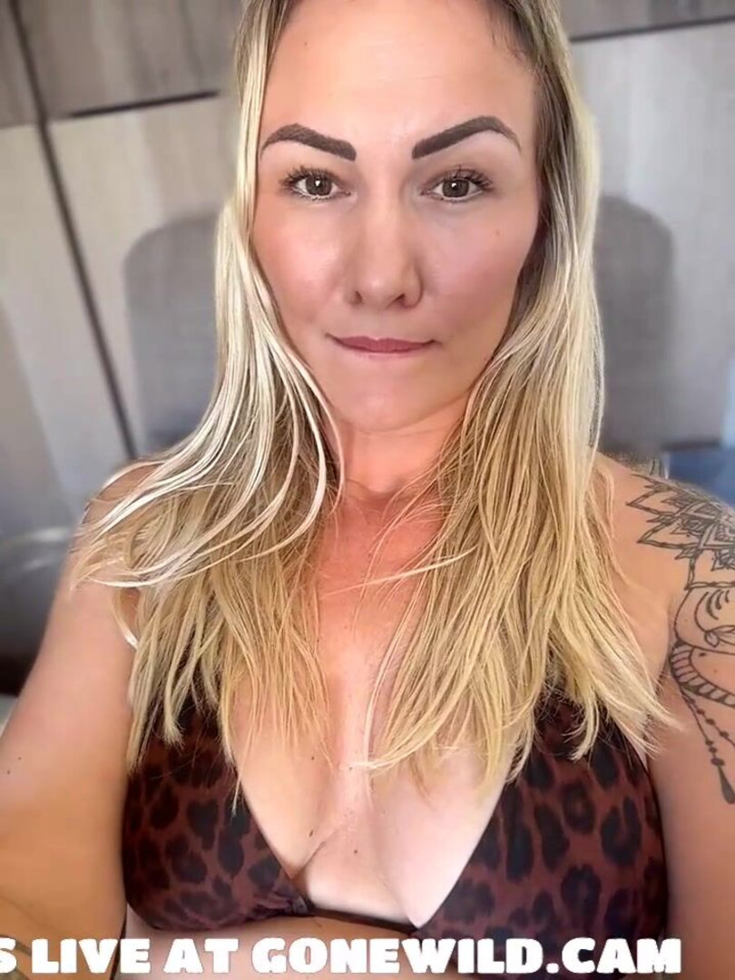 Blonde BBW MILF Toys Her Wet Pussy - bbw - milf - blonde - big ass - tattoo - toy - masturbation - web cam - solo - pussy