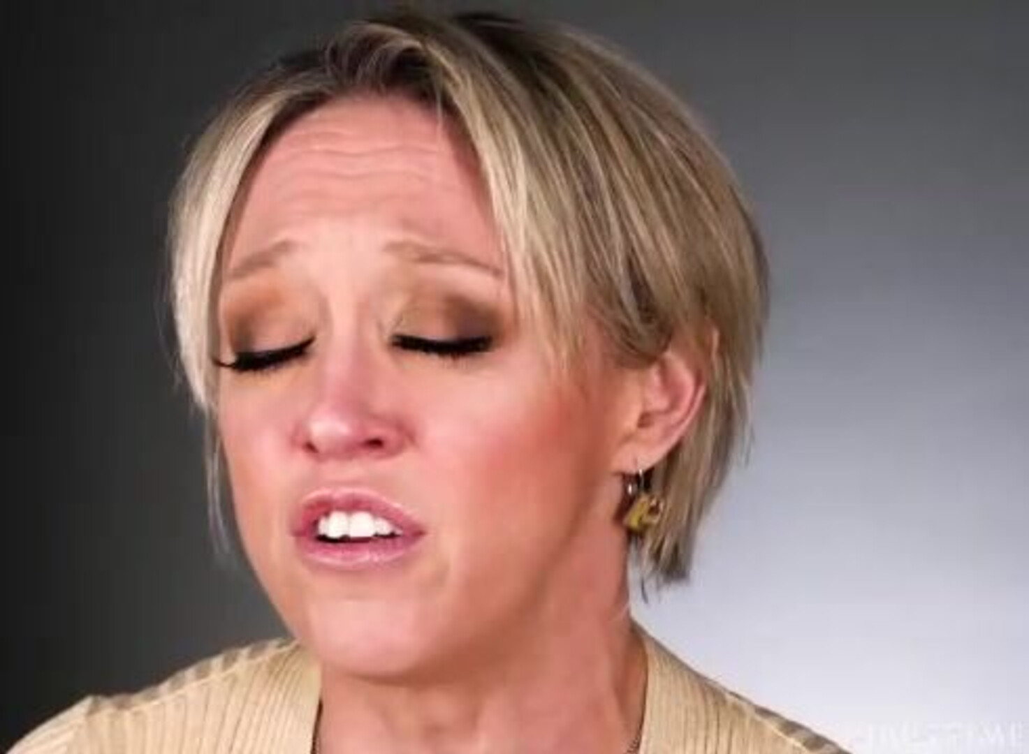 Dee Williams How women orgasm - solo - blonde