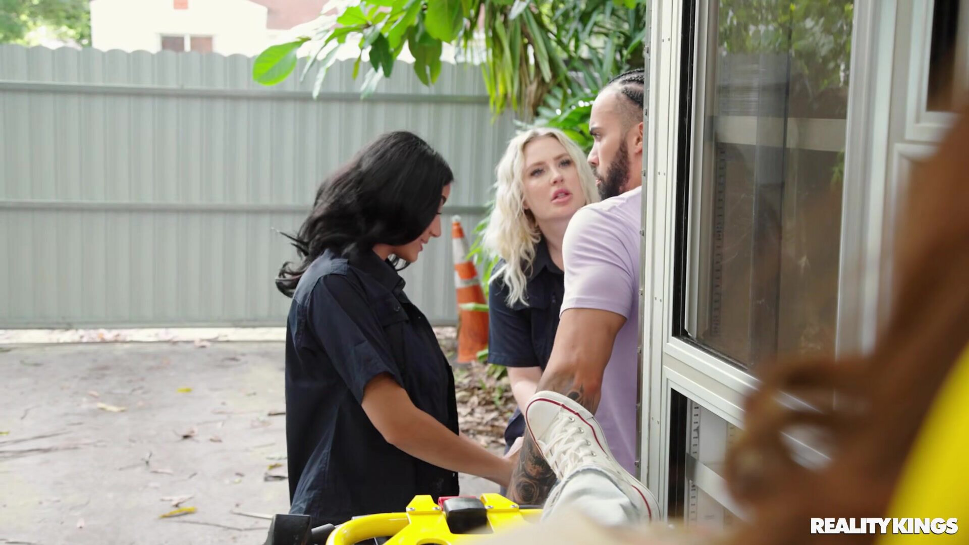 Jenna Starr & Roxie Sinner Emergency Threesome - bigass - blackhair - teen - blonde - milf