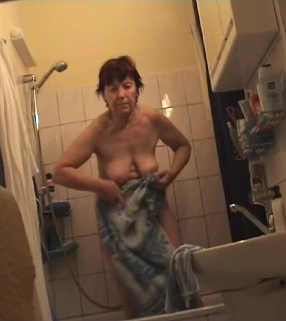 Jindriska nude in bathroom - mature - milf - granny - spy - saggy