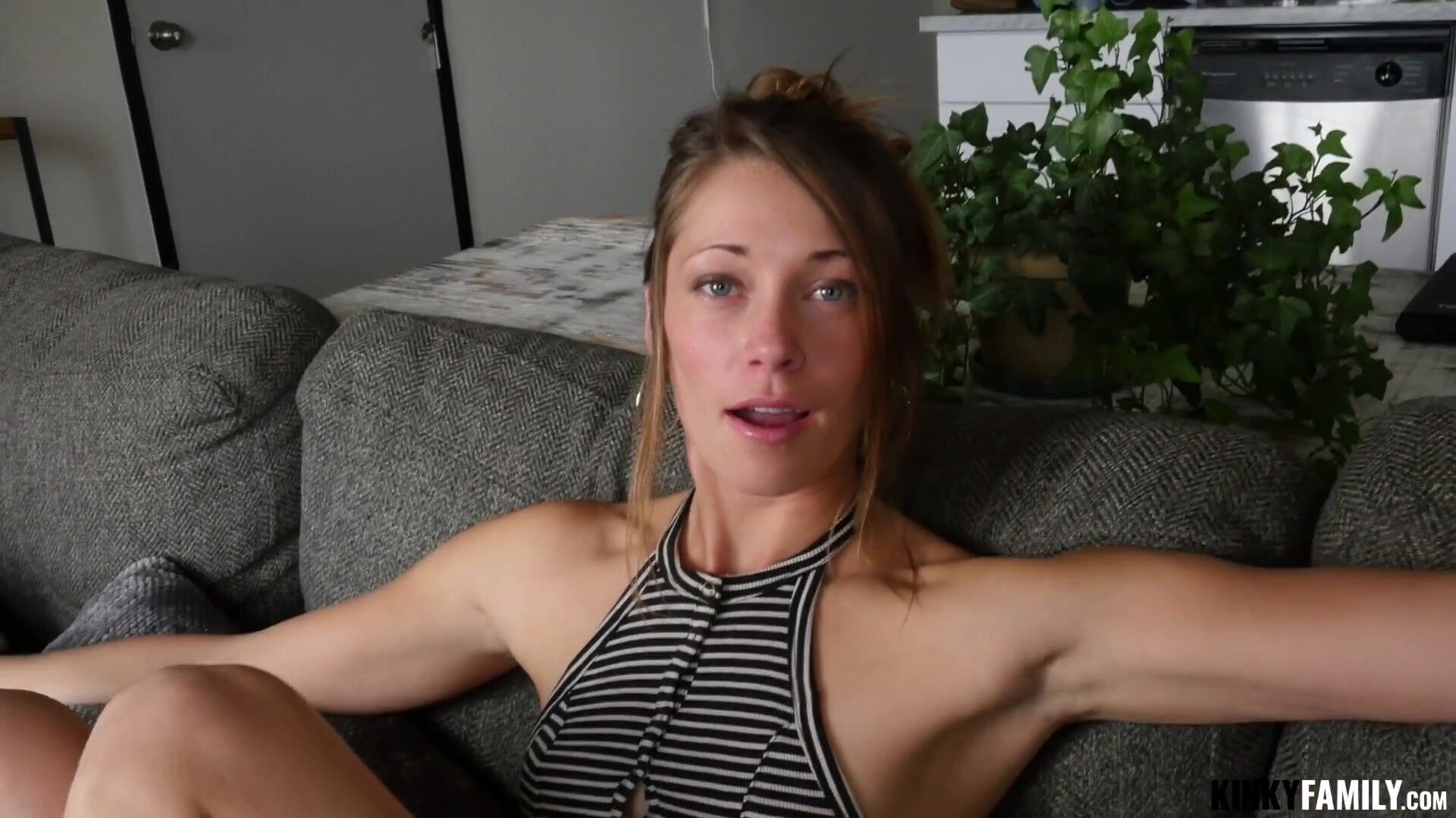 Kirsten Lee A little family sex secret - blonde