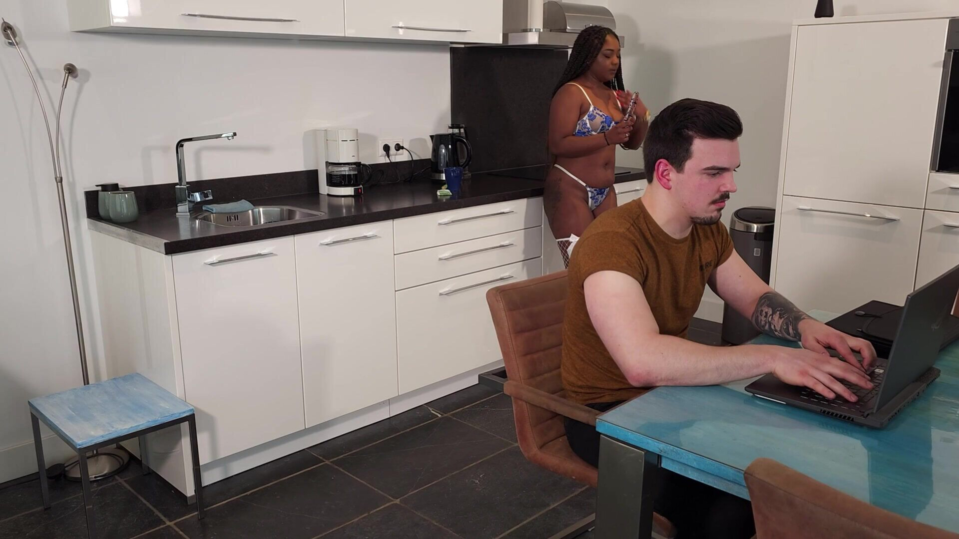 Naomi Naomi Wil Neuken In de Keuken - milf - big ass - blowjob
