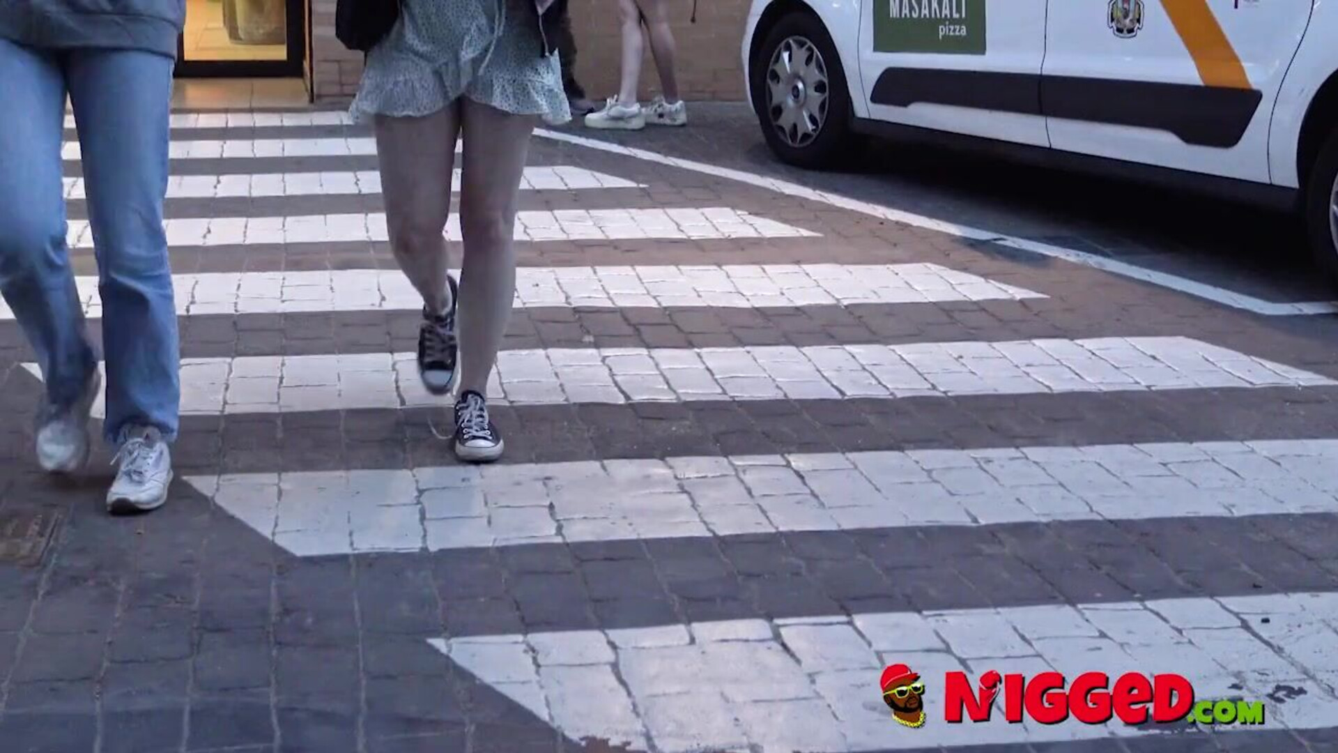 Pandora Vicius ¿Cuanto por follarte a un mendigo - latin - spanish - blowjob
