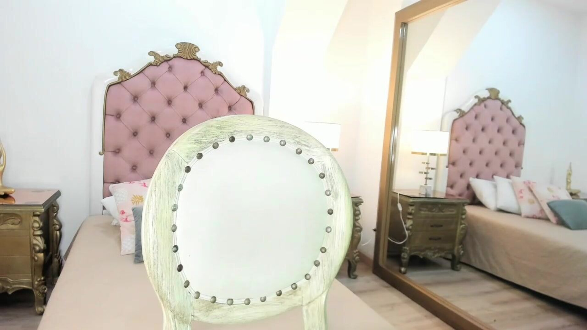emily grace7 2025 12 24 16h38m28s - webcam