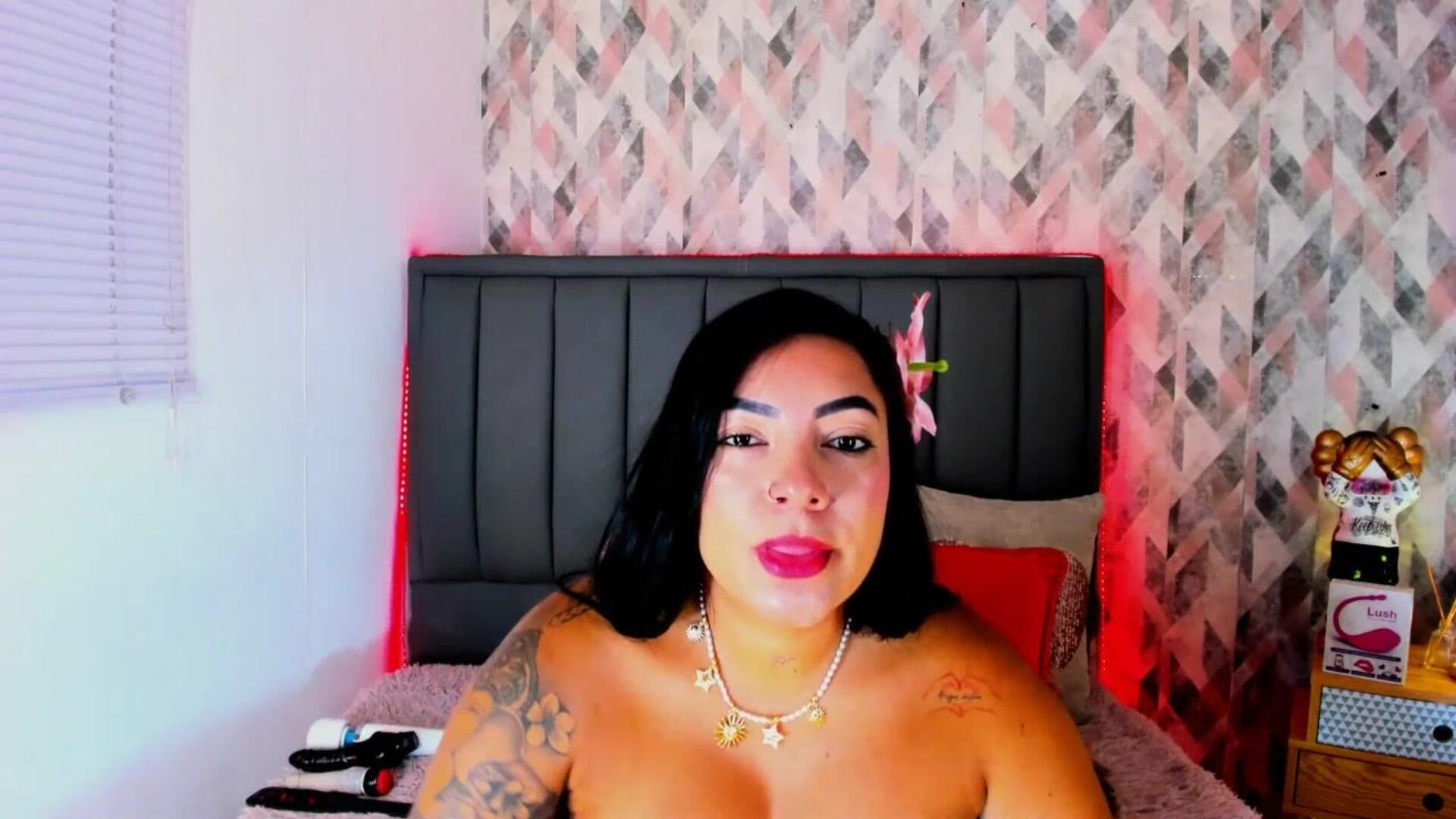 latin lola 2025 11 24 05h14m23s - webcam