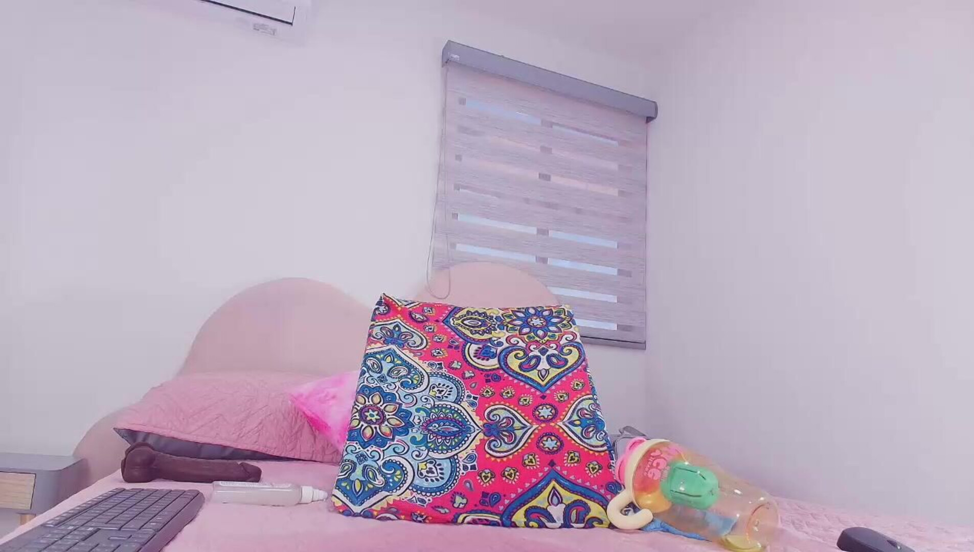 mystic luna 2025 12 23 07h47m13s - webcam