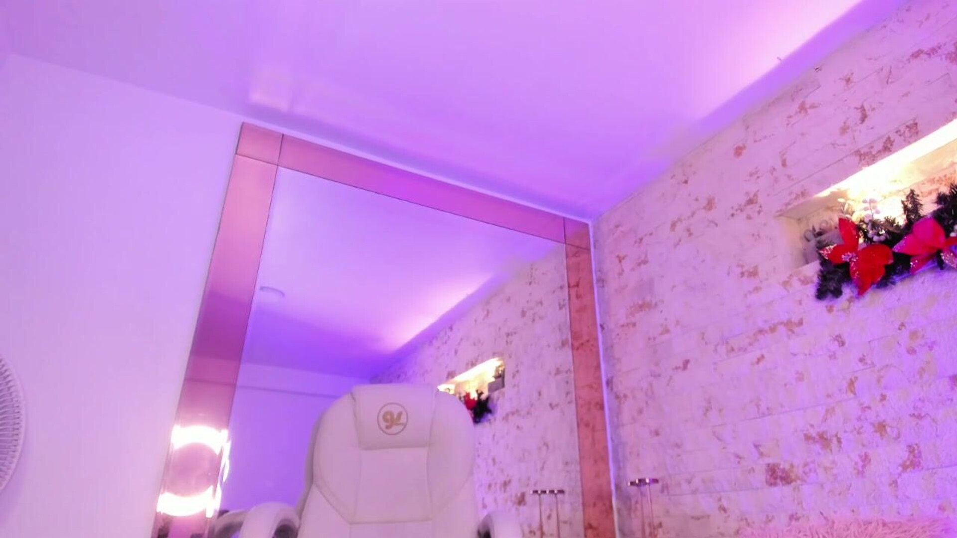 pamela west 2025 12 31 06h49m28s - webcam