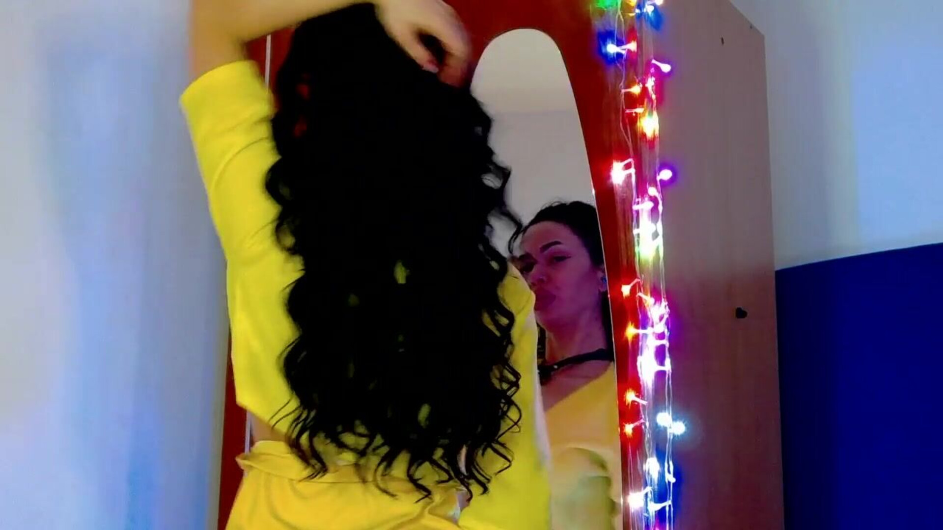 sophie rosenfeld 2025 12 17 04h20m31s - webcam