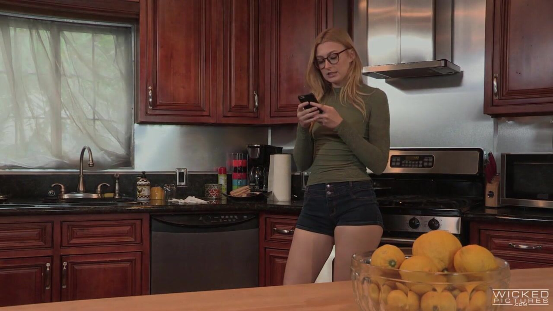 ALEXA GOT FUCKED AFTER THE DATE - couch - sex