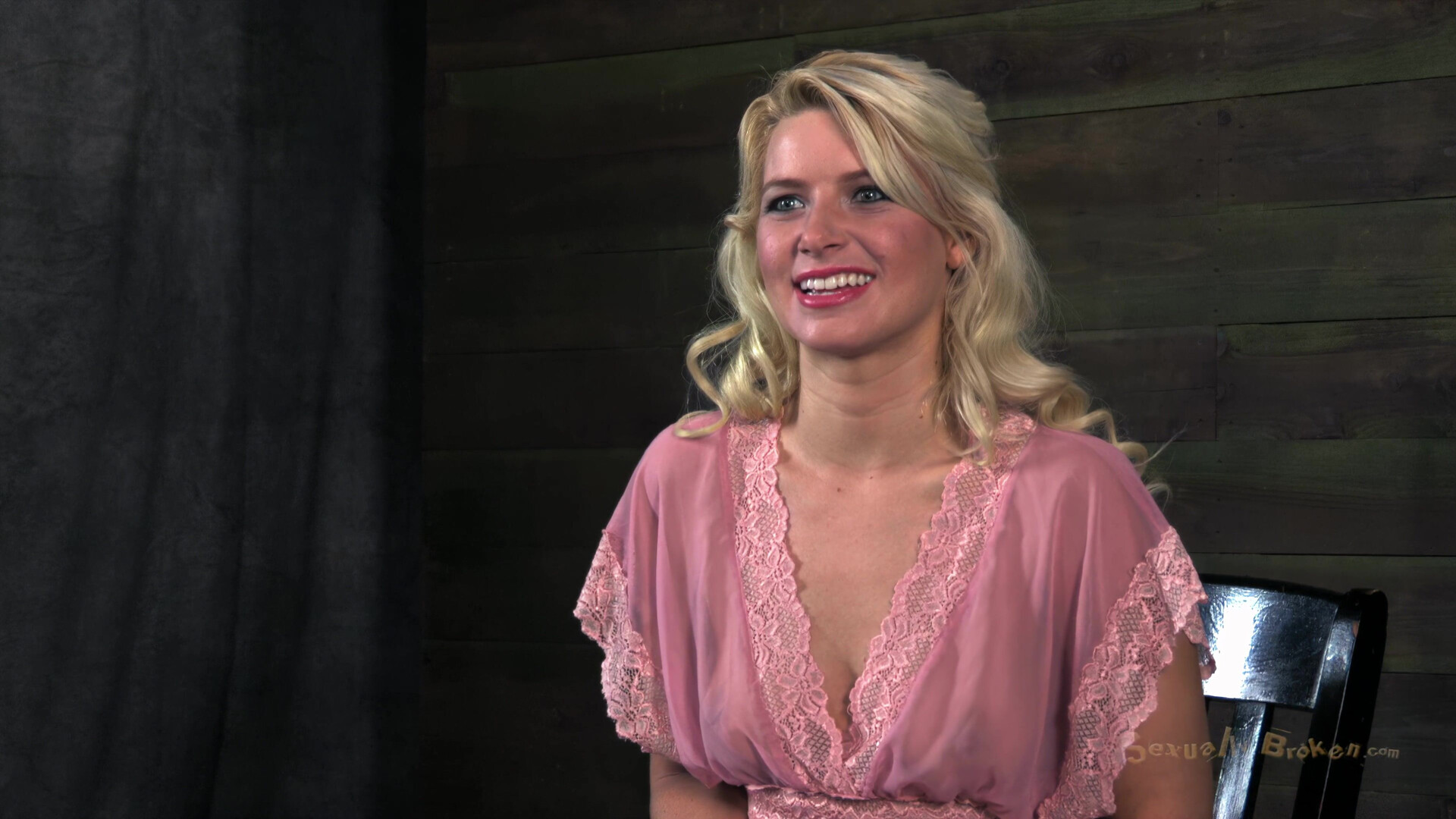 Anikka Albrite [SEXUALLYBROK 2 - bigass - blonde