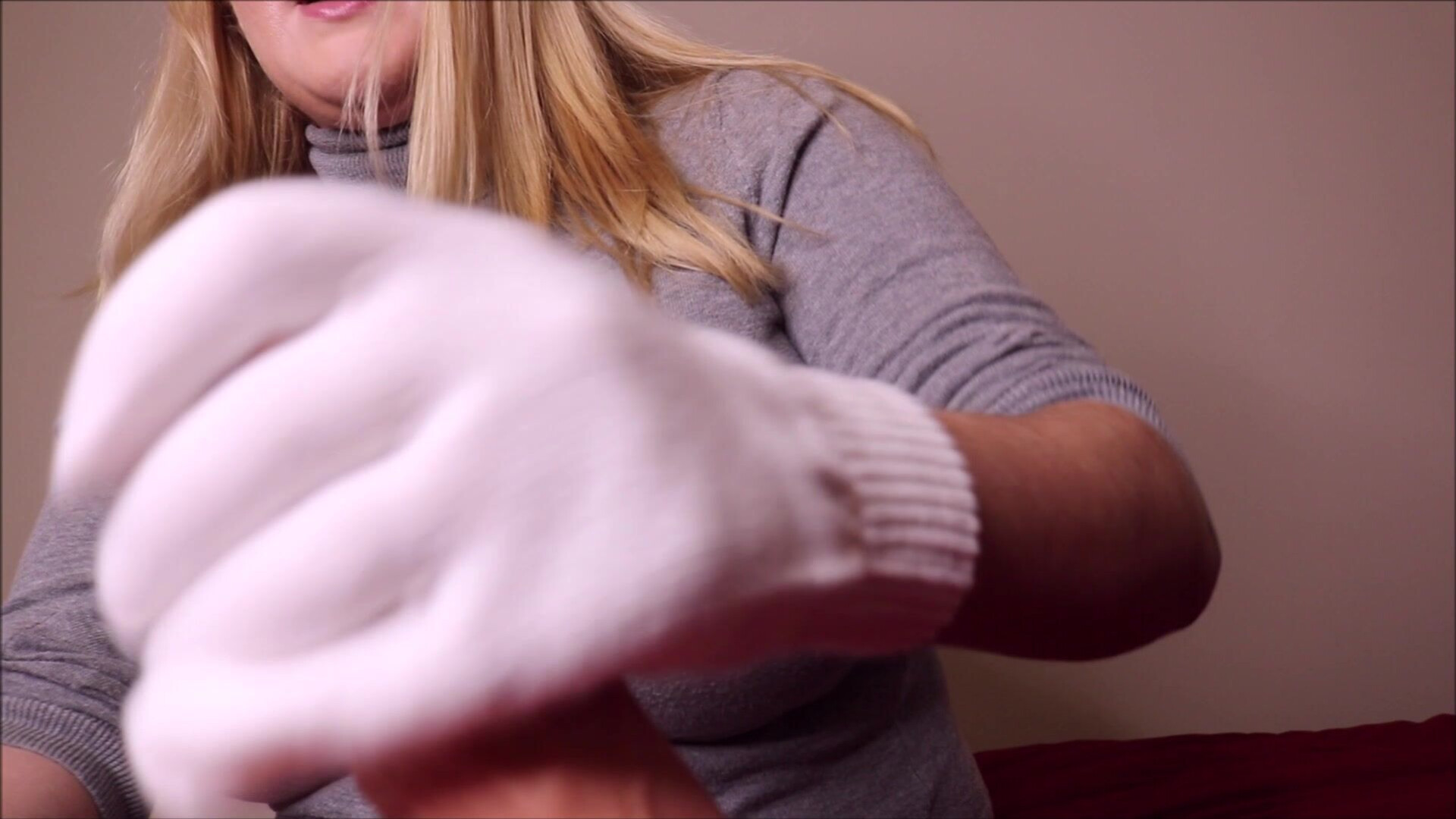 Annabelle Rogers Mommy Jerks You Off With Gloves - toys - big tits - amateur