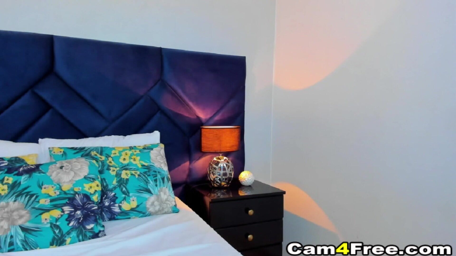 Hot Blonde Babe Twerking Her Ass While Fucking Her Pussy - cam4free - wet - clit - playing - rubbing - pussy - insertingdildo - fingering - masturbating - creamy
