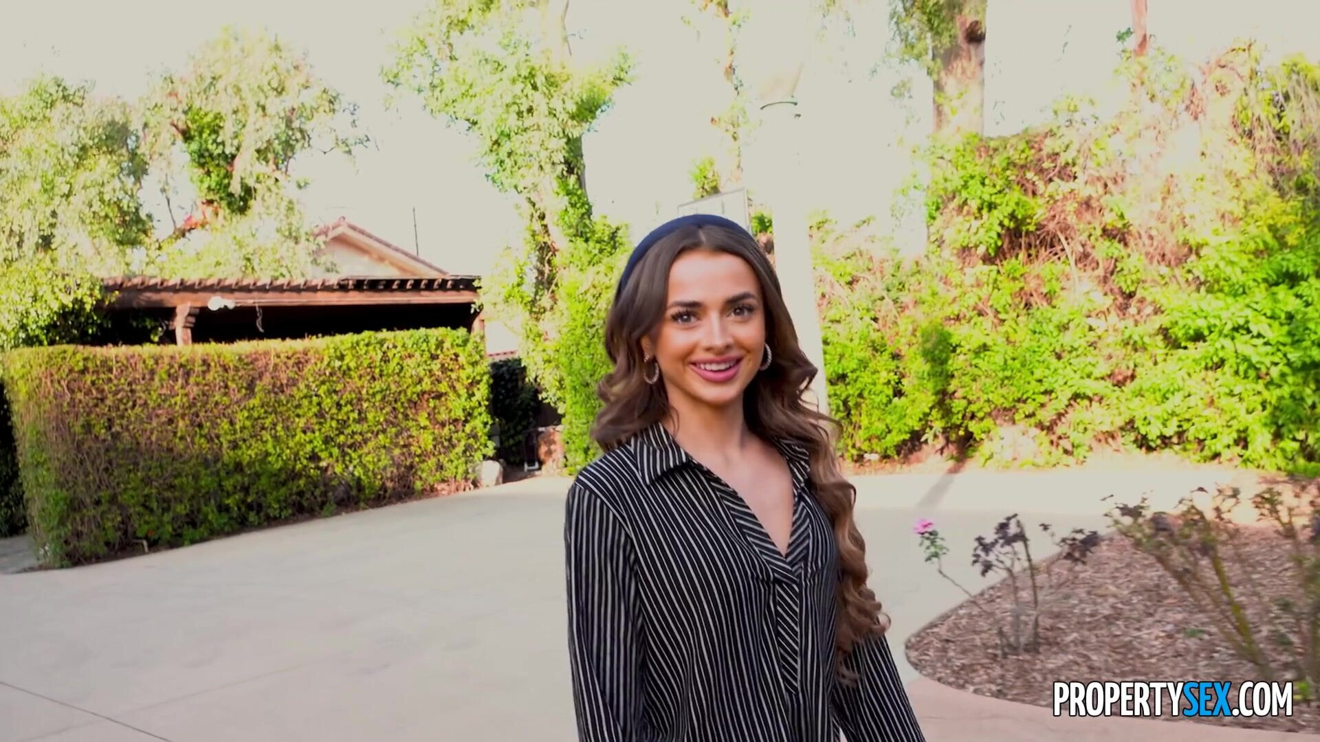 Nikki Nicole 2 - hot - babe