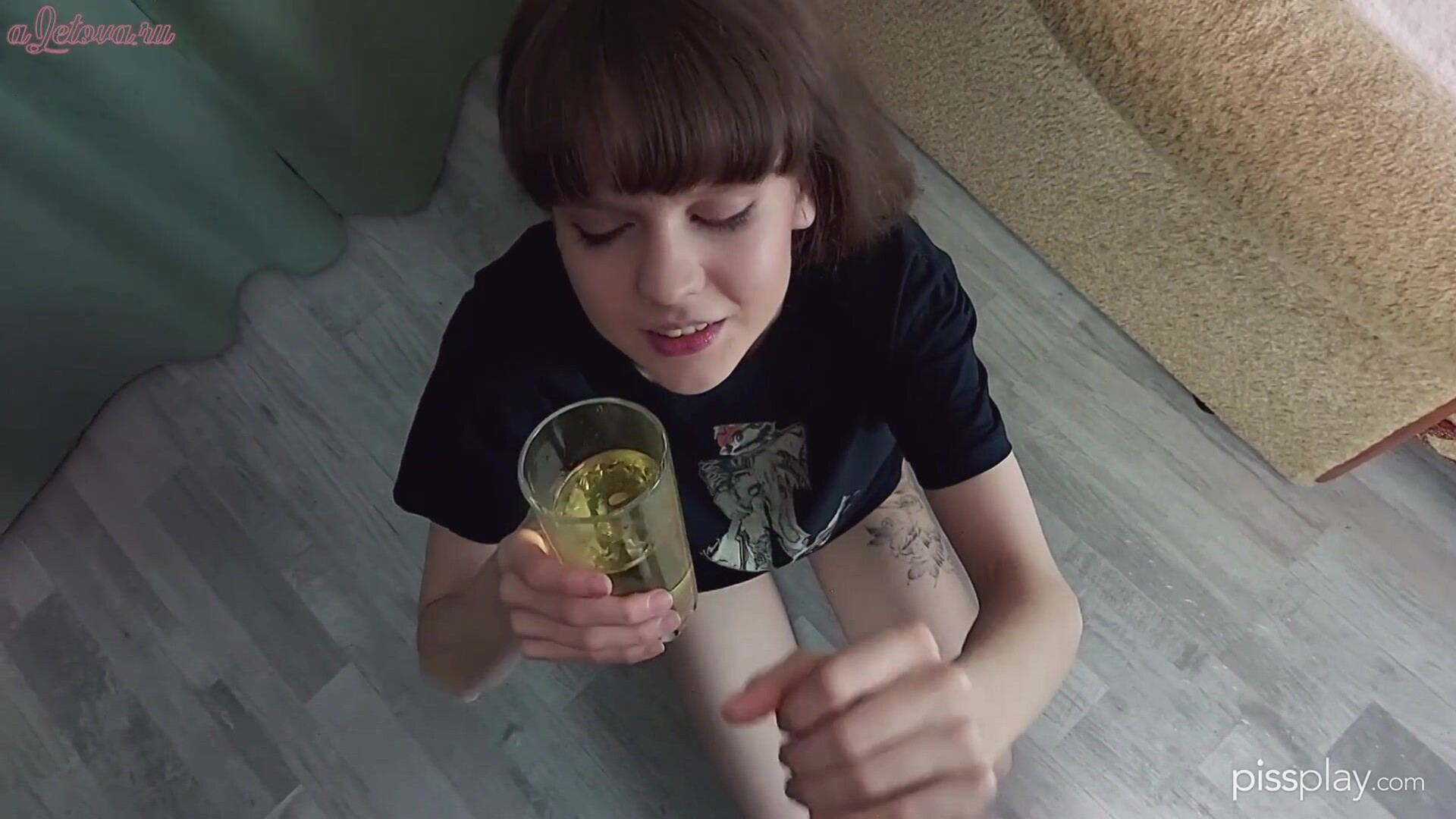 Pissing On Sexy Woman - pee - piss drinking