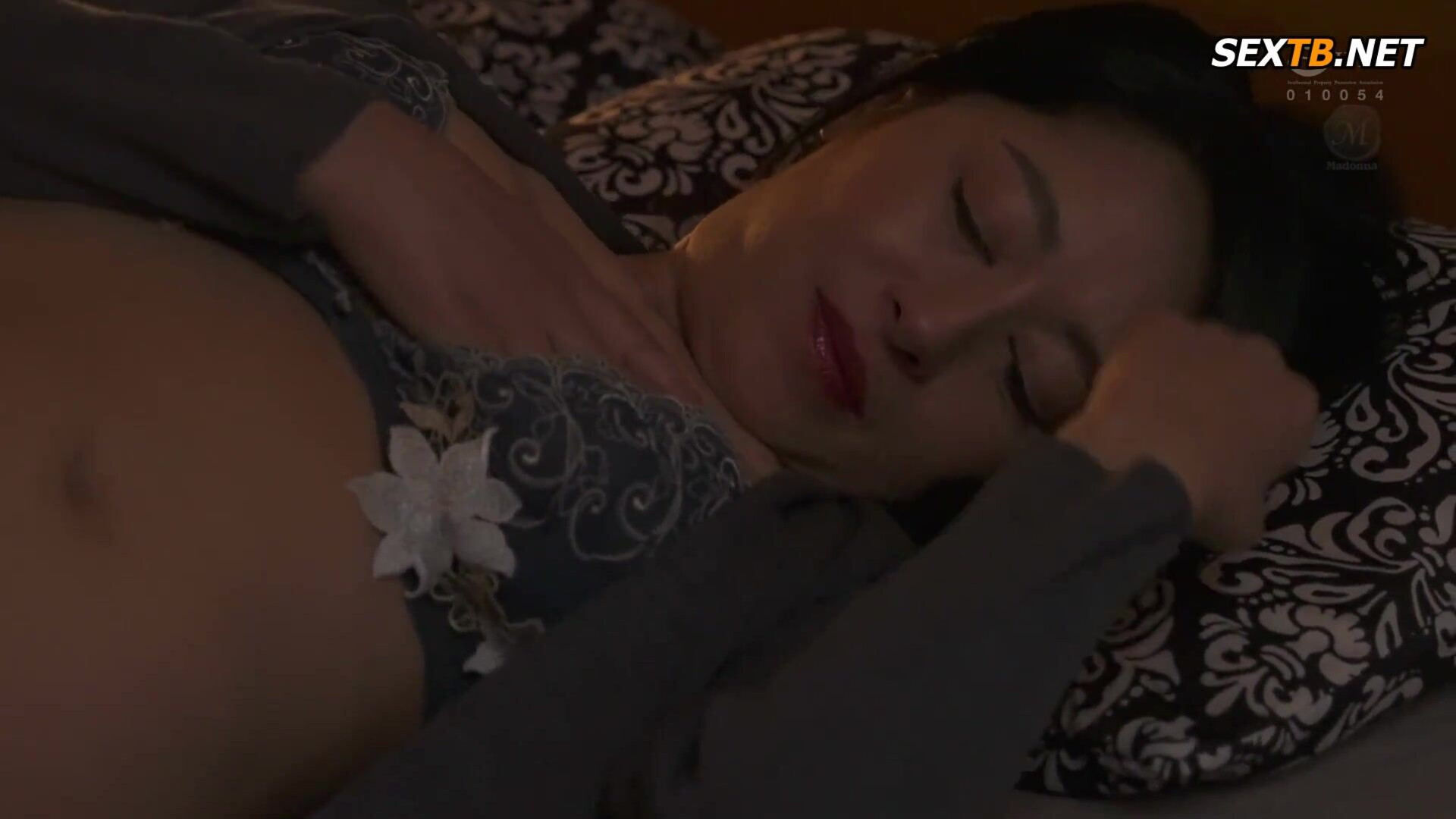 ROE 164 [English Subbed] Rina Nanatsuki - japanese - mother son - mature - mother - creampie