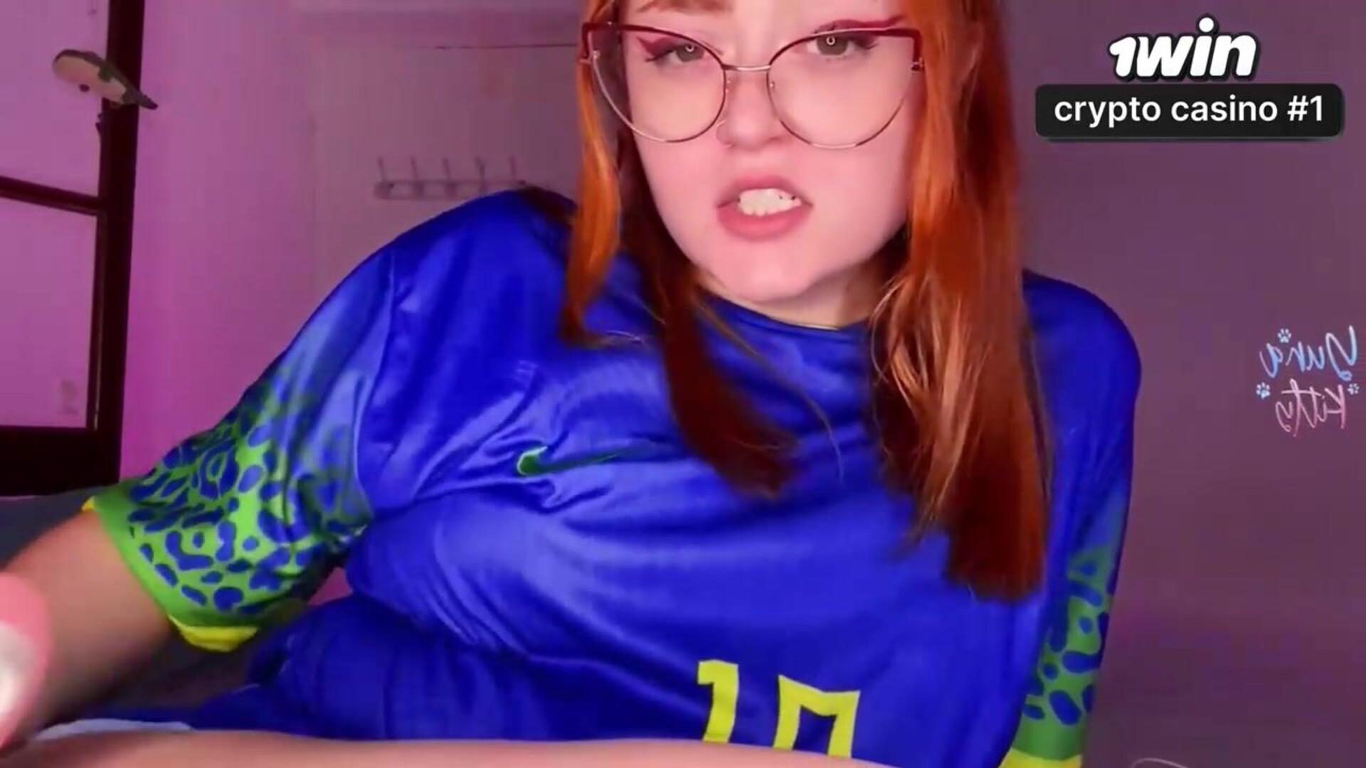 Ruiva de bunda grande faz masturbação com JOI em português e brinquedos eróticos sens - butt - buceta rosa - latin - brinquedos eroticos - bunda - lindinhas - brinquedos - brinquedos sexuais - adult toys - brasileiras