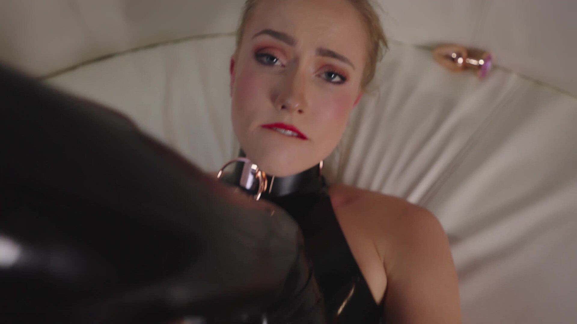 Scarlet Chase Yes Master, I'll Be Your Latex Slave - pov - hardcore - handjob