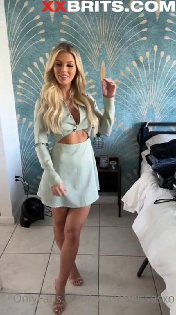 Scarlett Kisses Hot MILF - milf