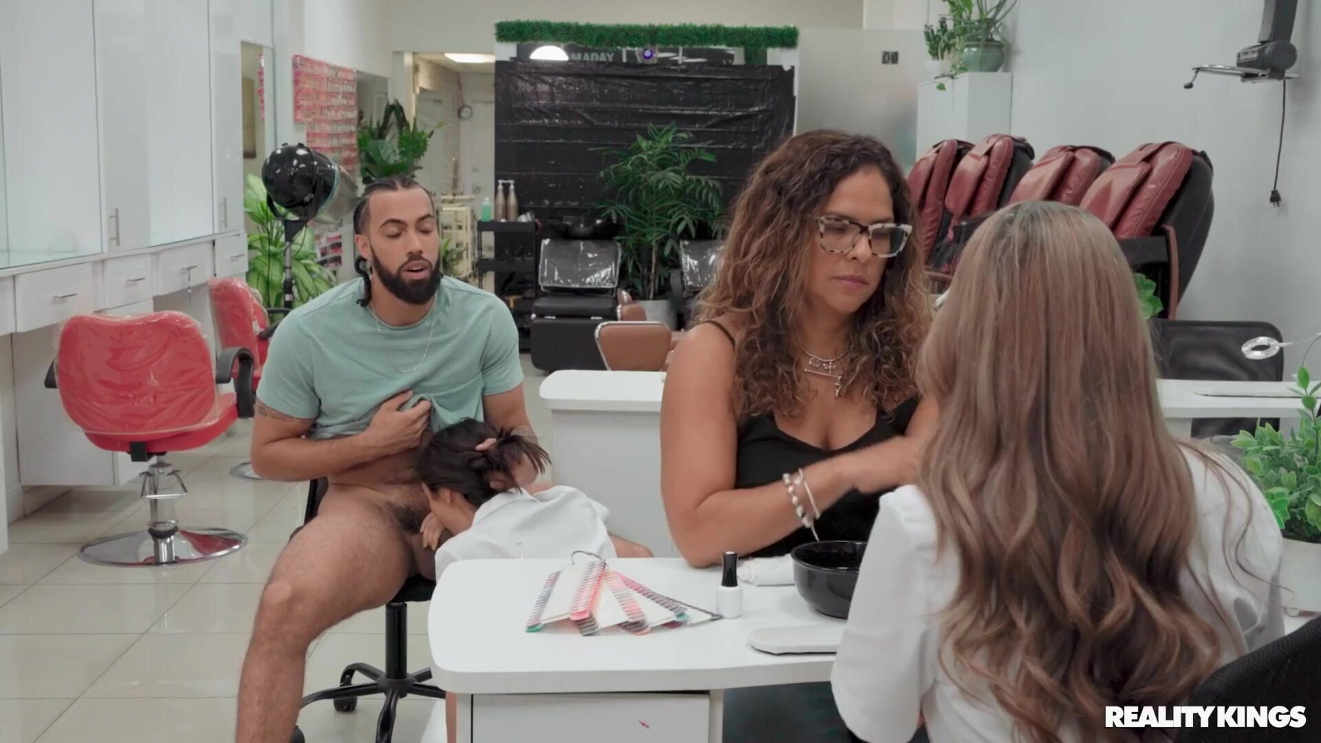 Violet Star Sneaky Salon Dickdown - work - me - harder