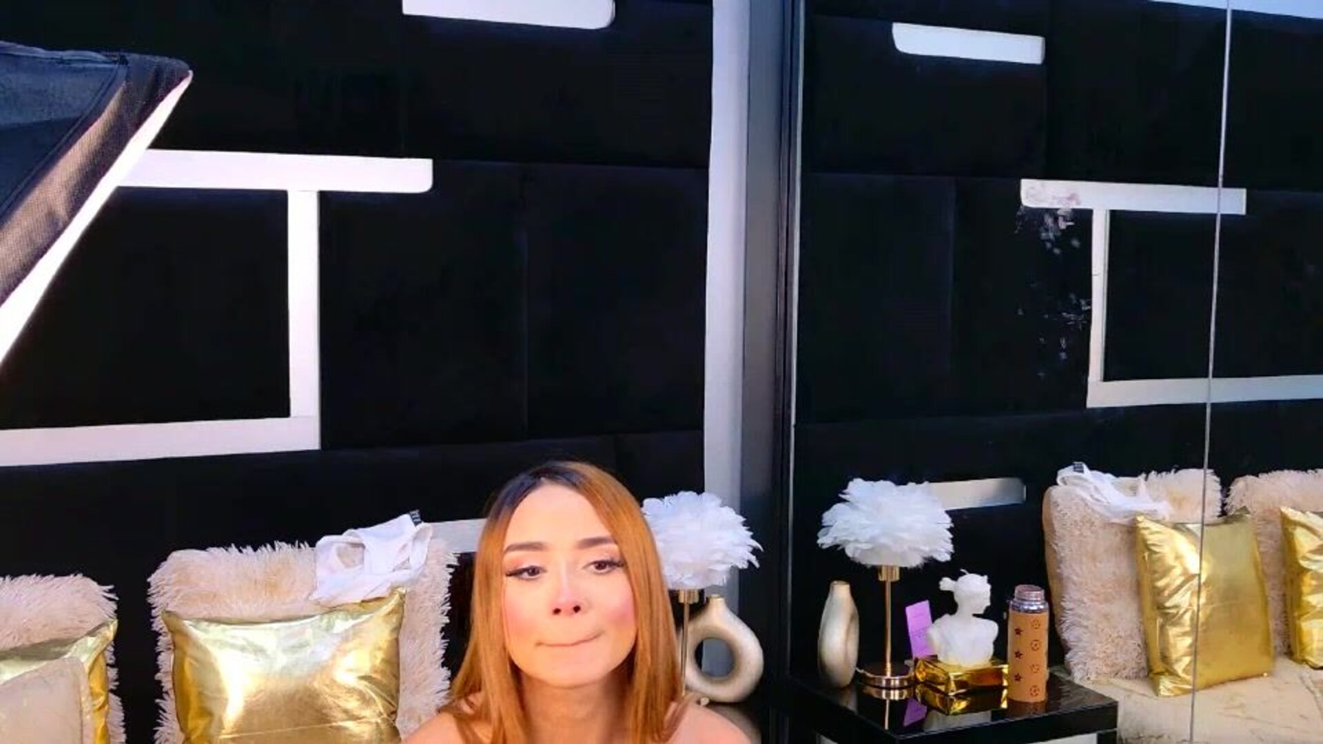 alanaferrara 2025 12 03 22h49m40s - webcam