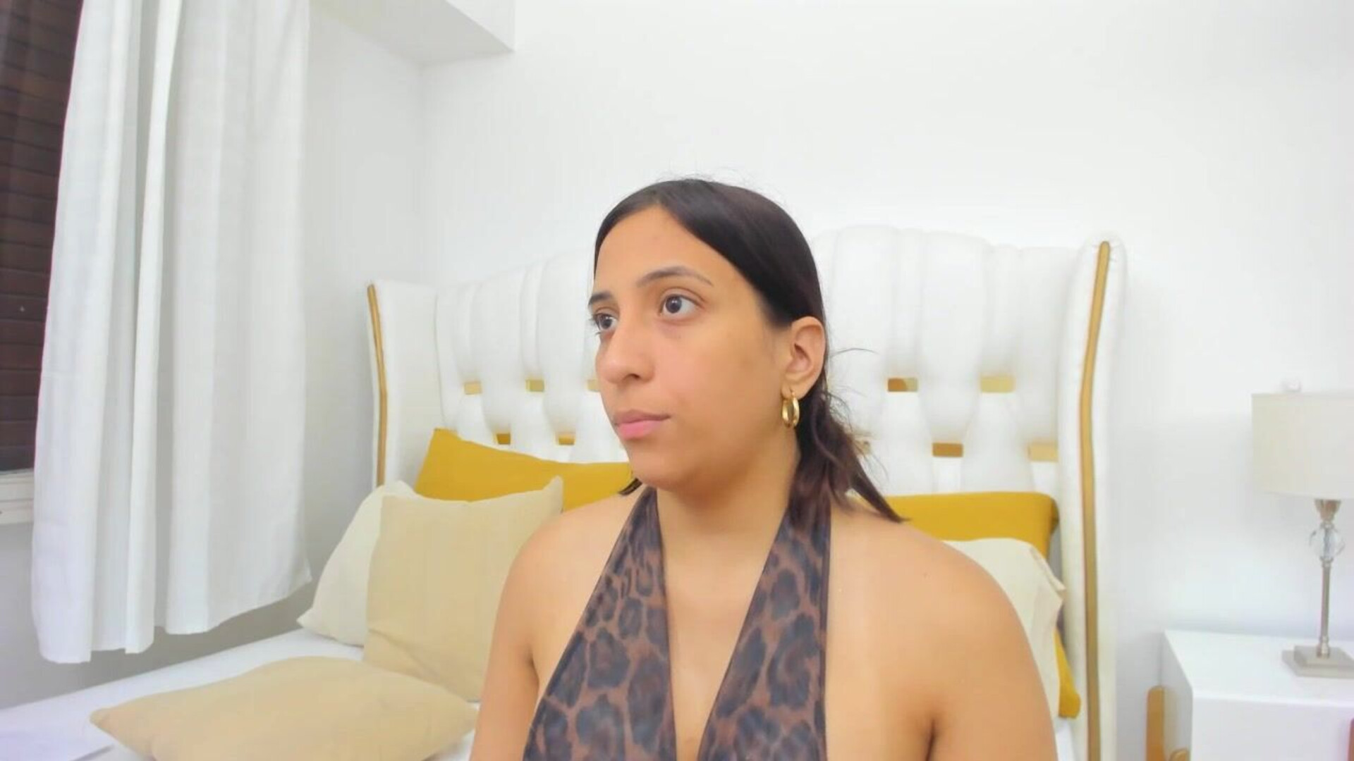 elianaasuarez 2025 11 30 23h16m48s - webcam