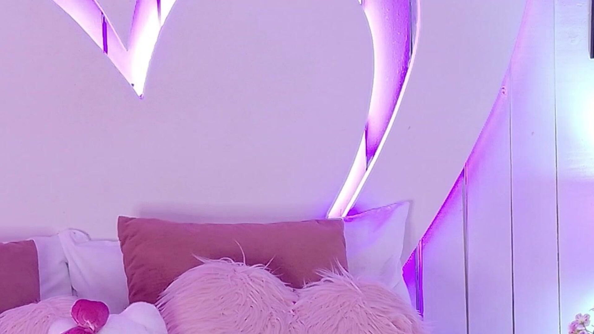 gatitachan 2025 12 28 02h09m15s - webcam