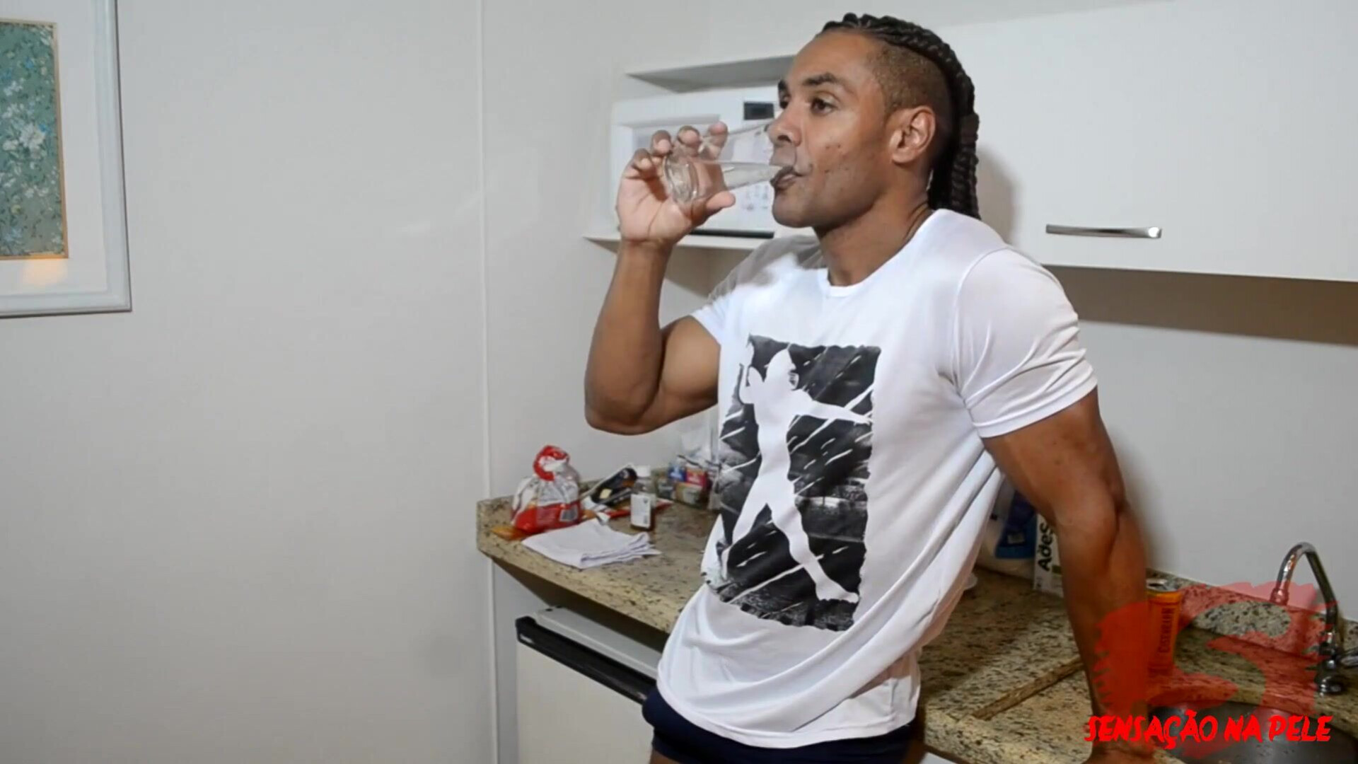 A baixinha fudeu com o amigo lady milf 1080p - latina