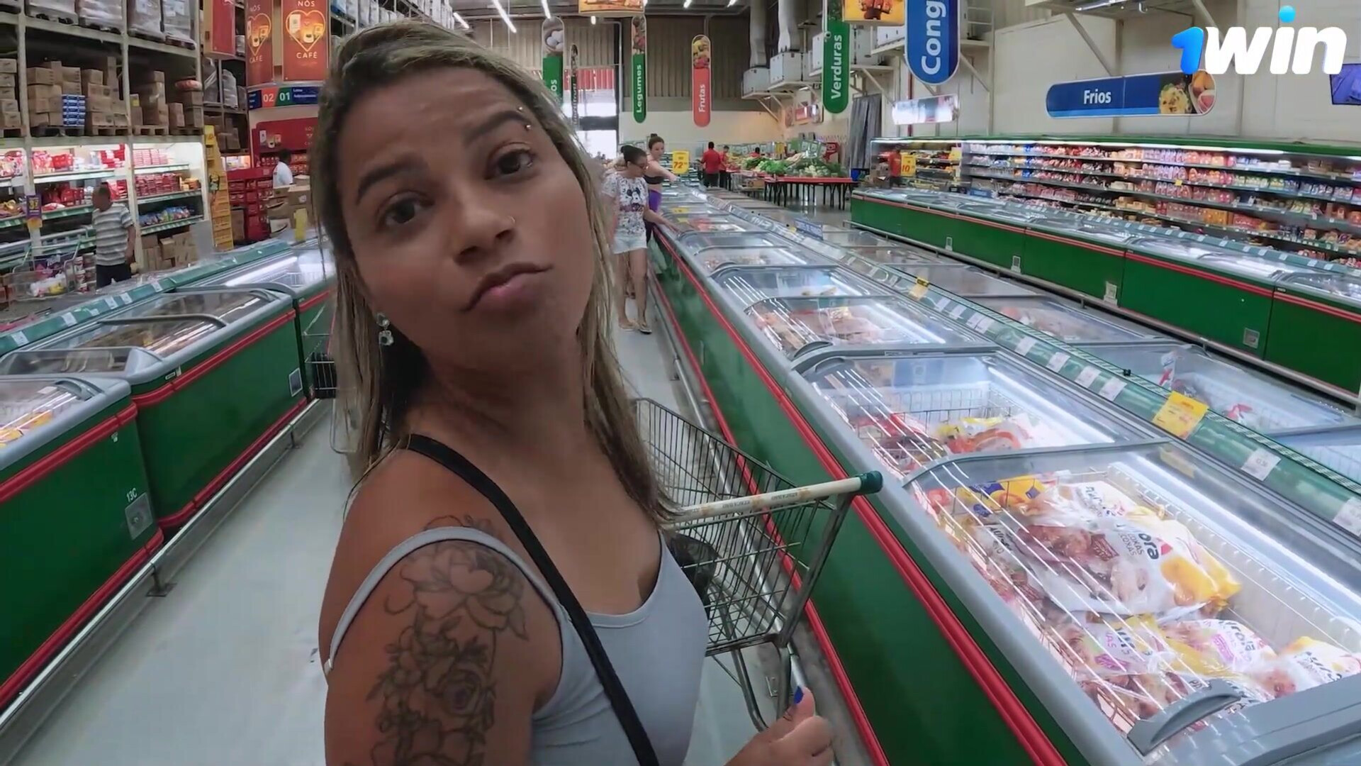 Ass nal XXX porn with the sexiest arse in the public market! - bunda perfeita - public - bunda grande - anal - porn - big cock anal - blonde - mari e chell - big ass - rabuda