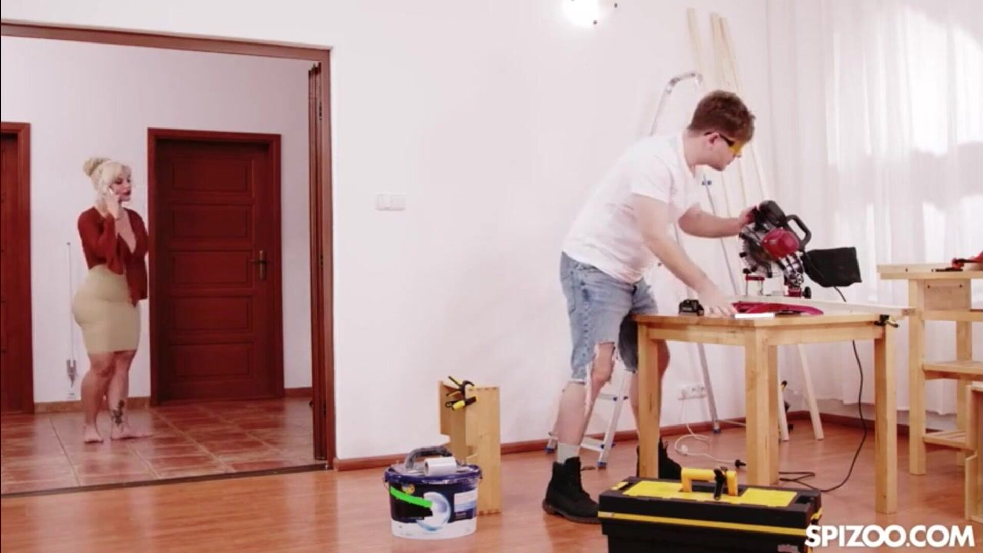 Blondie Fesser Fucks A Lucky Woodworker - latina - spanish - blowjob