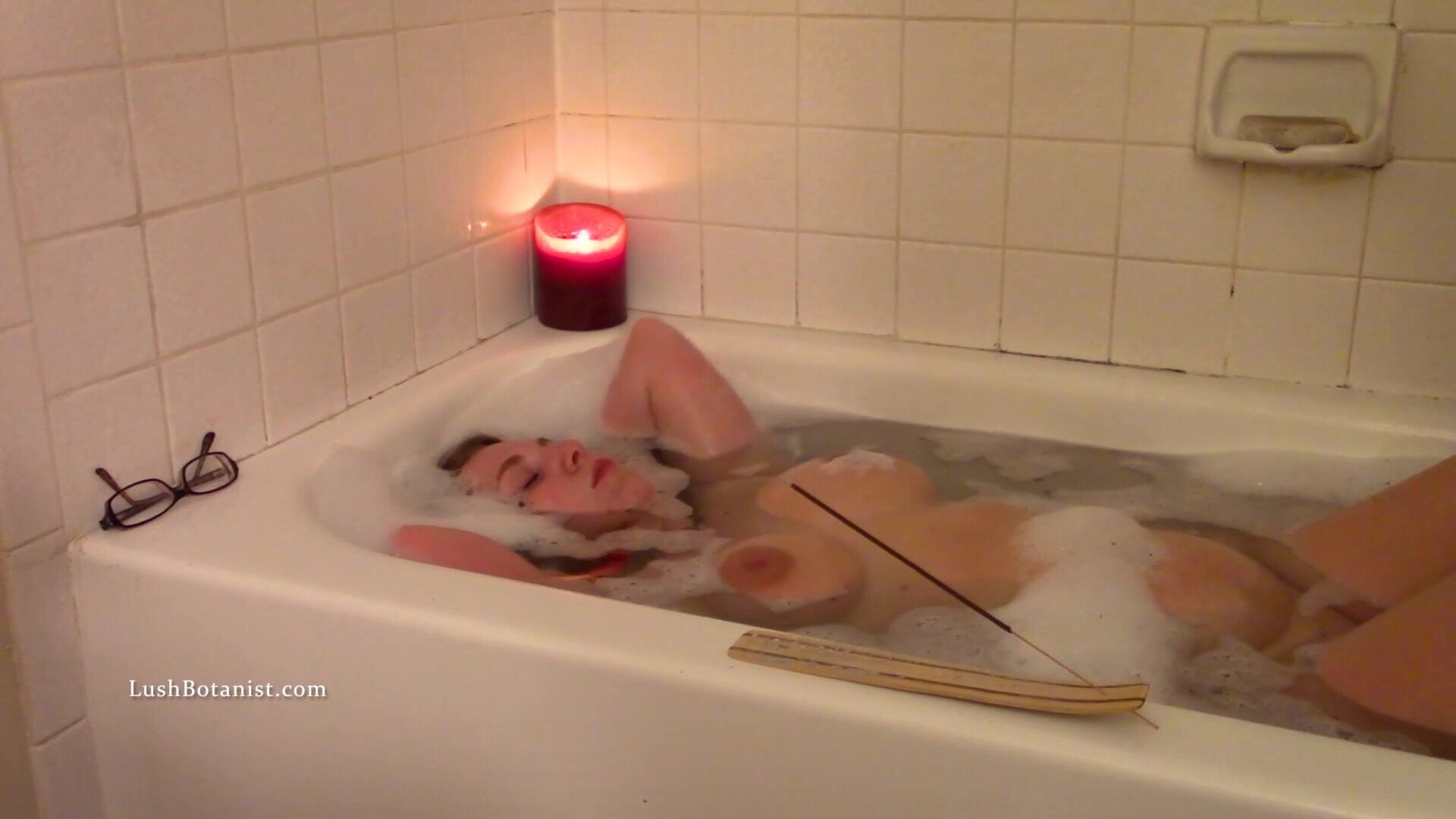 Lush Botanist Full Moon Tub Cleansing - bbw - solo - softcore