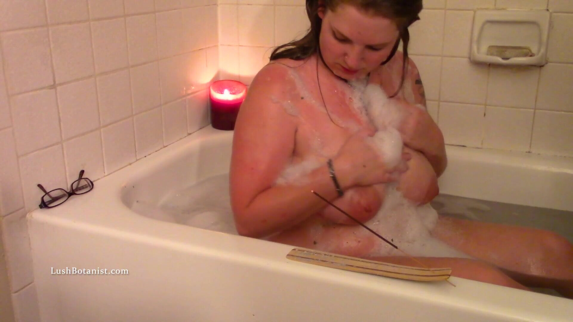 Lush Botanist Full Moon Tub Cleansing - bbw - solo - softcore
