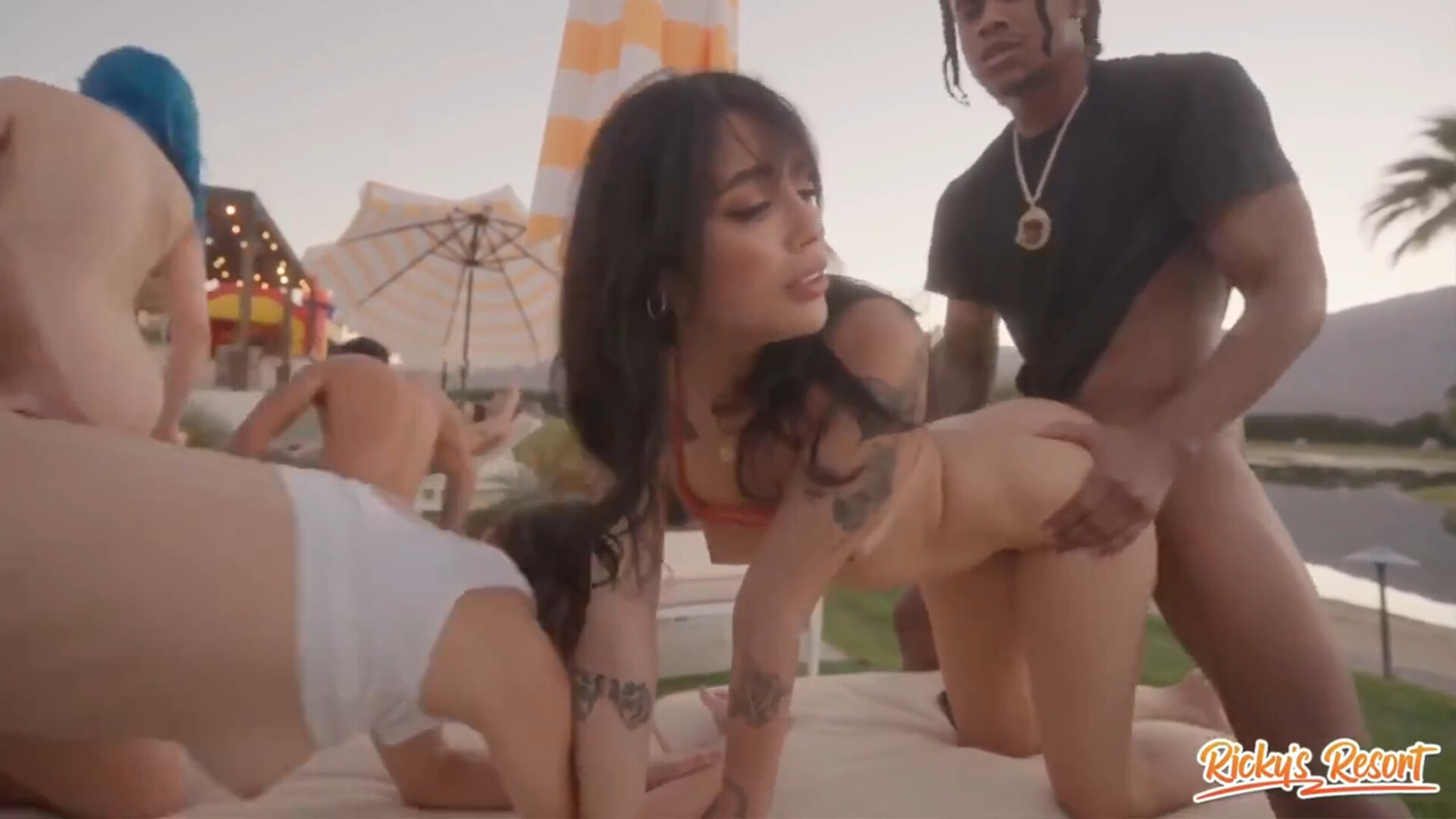 Orgía en un hotel resort - teen - orgy - blowjob - interracial
