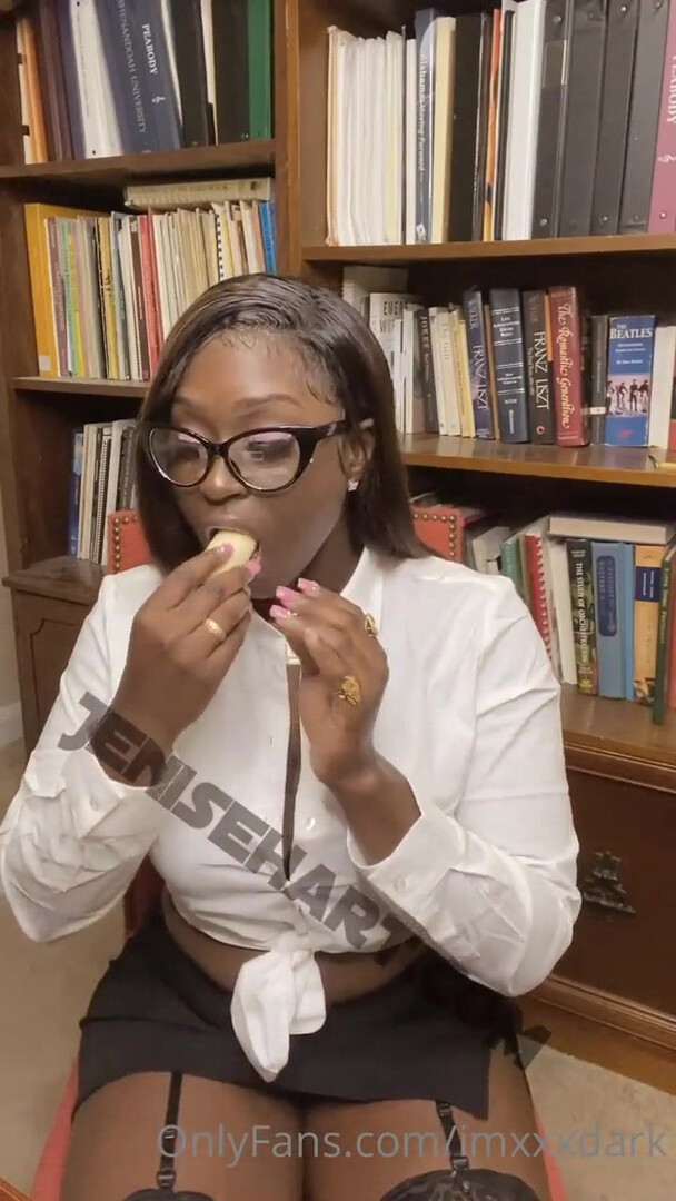 She needs to do one mainstream video - ebslt