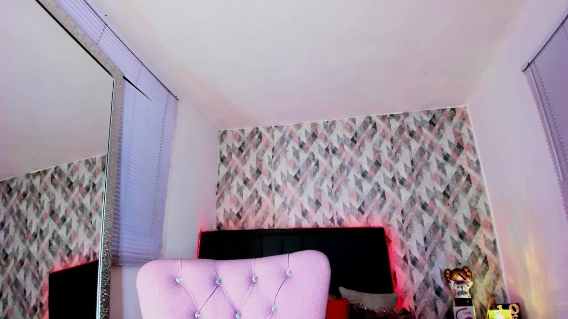 latin lola 2025 11 24 08h47m19s - webcam