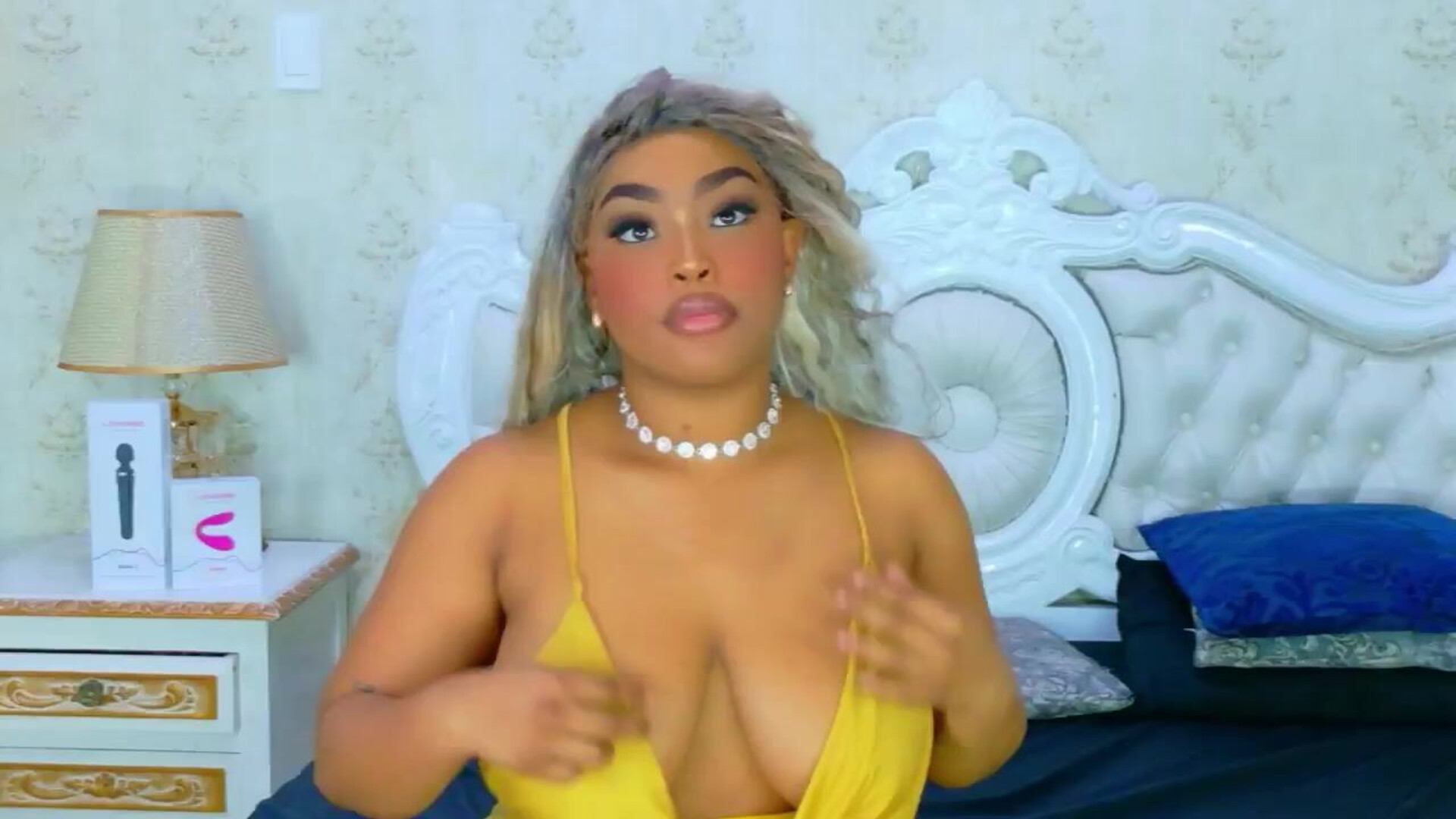 tianah glow 2025 12 29 16h19m54s - webcam