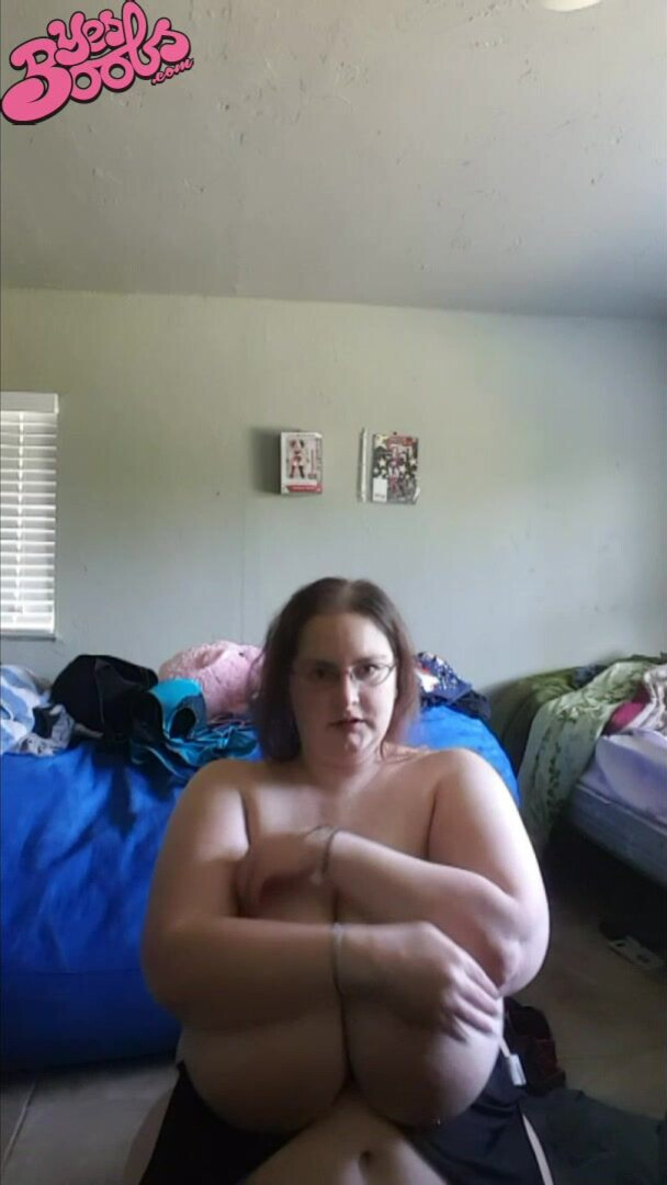 Alyson Galen Humongous Boobs In A Bikini - solo - bbw - amateur