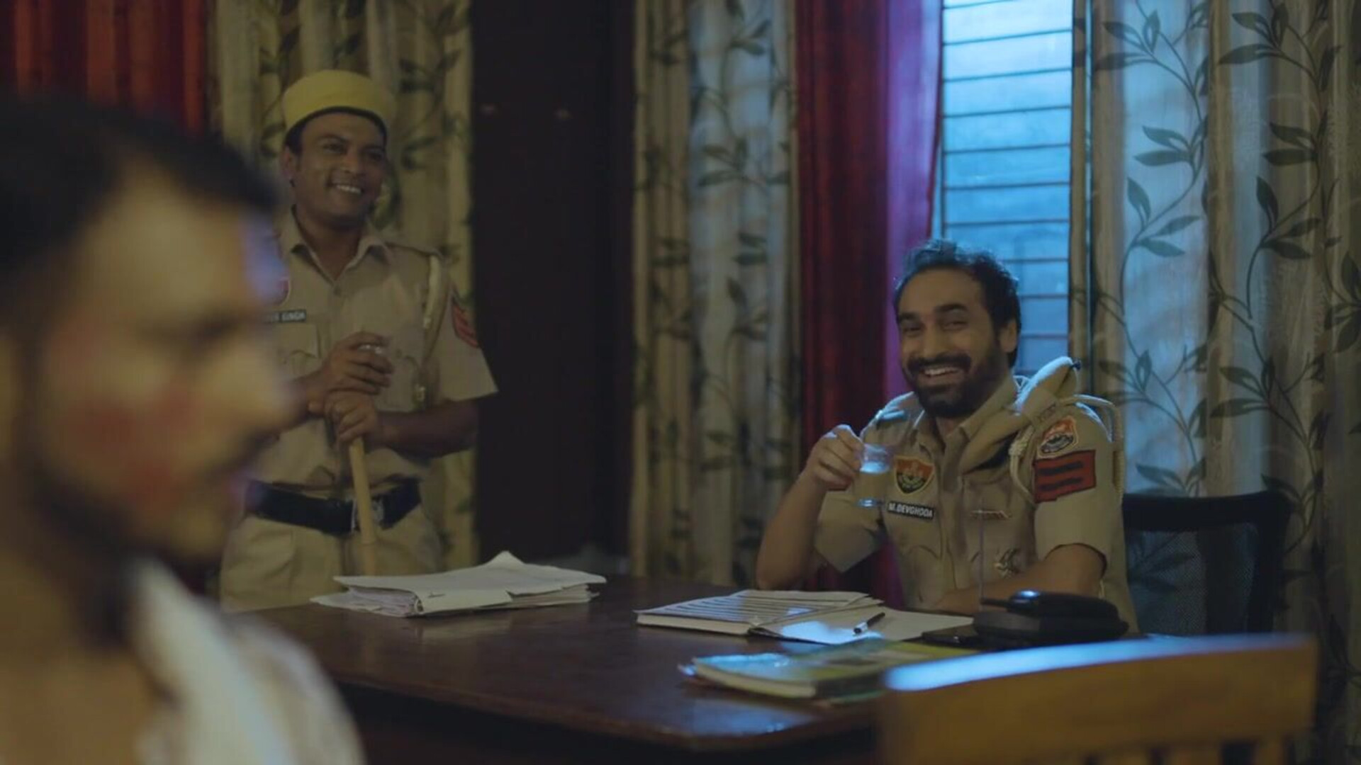 Broker Season 01 Episodes 01 to 03 (2024) Woow Hindi Hot Web Series - bhartijha - priyagamre - leenasingh - sharonparmar - ayushibhowmick - prajaktajahagirdar - peehukanojiya - pihusharma - malvikatomar - poojasinha