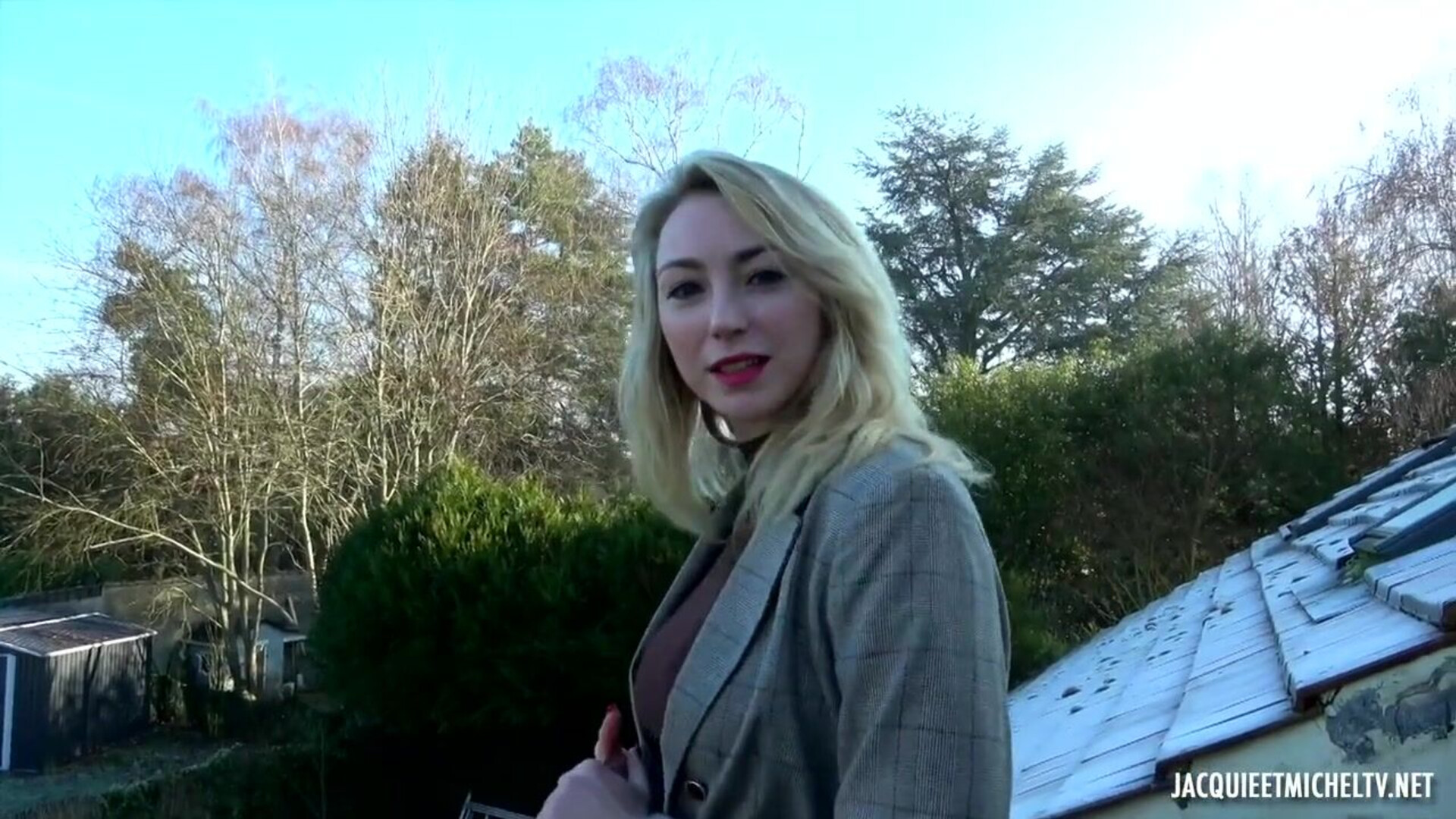 Elisa, 26 years old, real estate agent, an incredible anatomical bomb! - blonde
