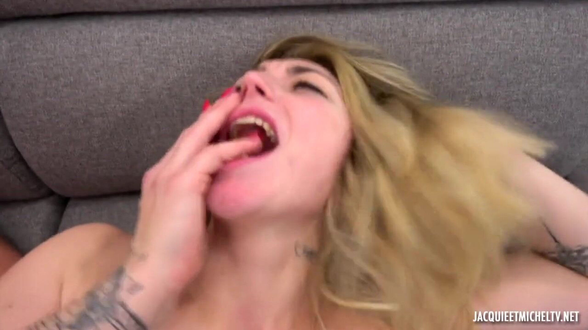 Elisa, 26 years old, real estate agent, an incredible anatomical bomb! - blonde