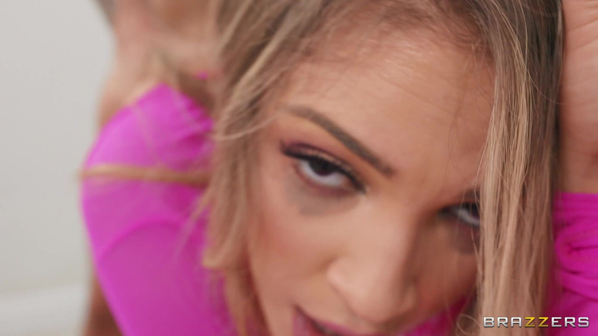 Gizelle Blanco & Scott Nails in Pervy In Pink - bigass - blonde - teen